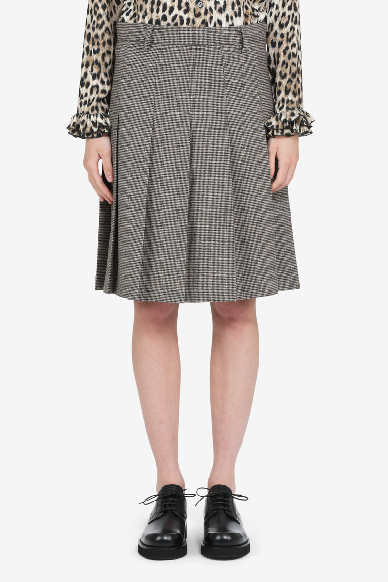 PLEATED SKIRT ABOVE THE KNEE 1