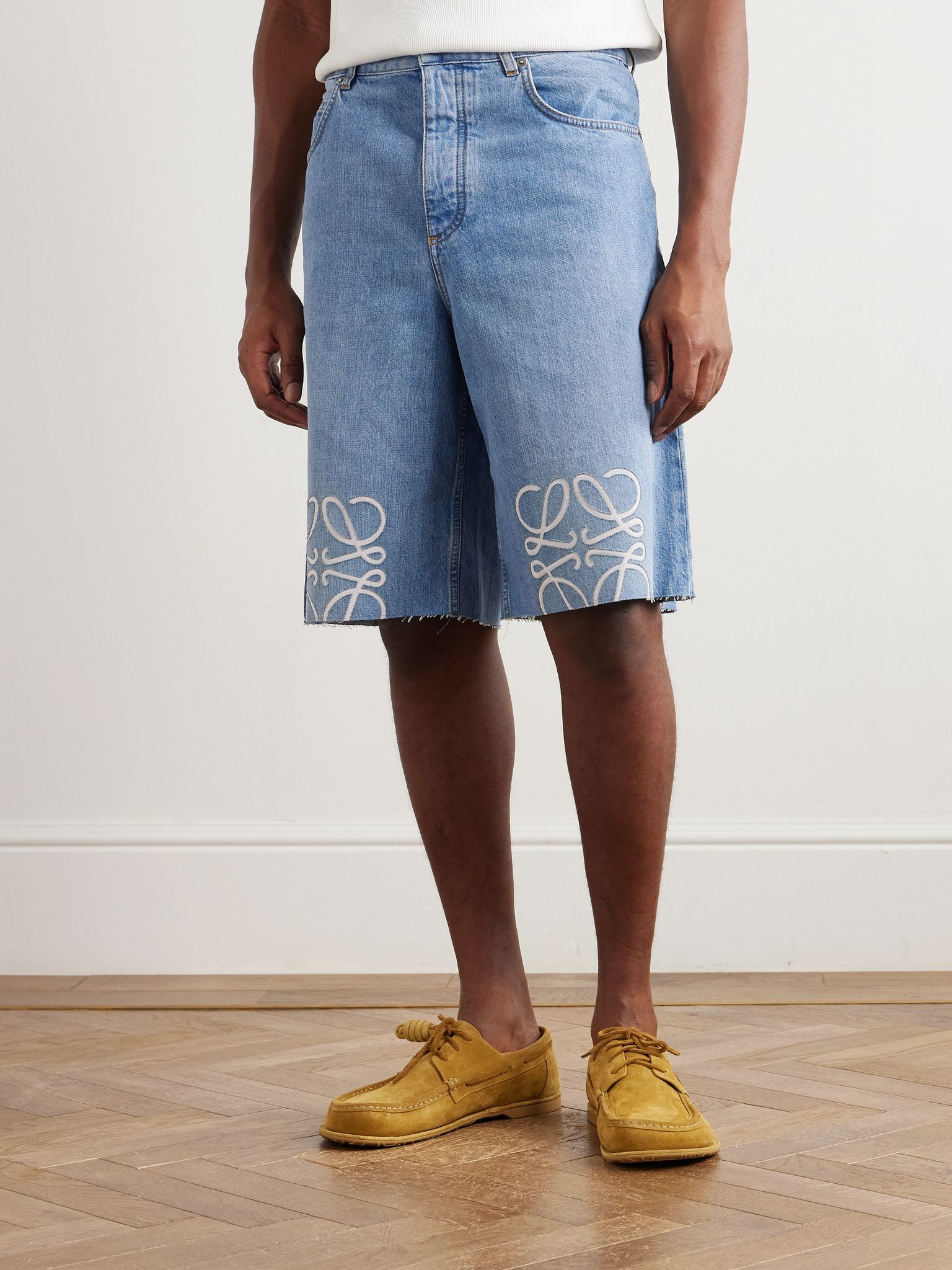 Anagram Straight-Leg Logo-Appliquéd Frayed Denim Shorts Blue - 3