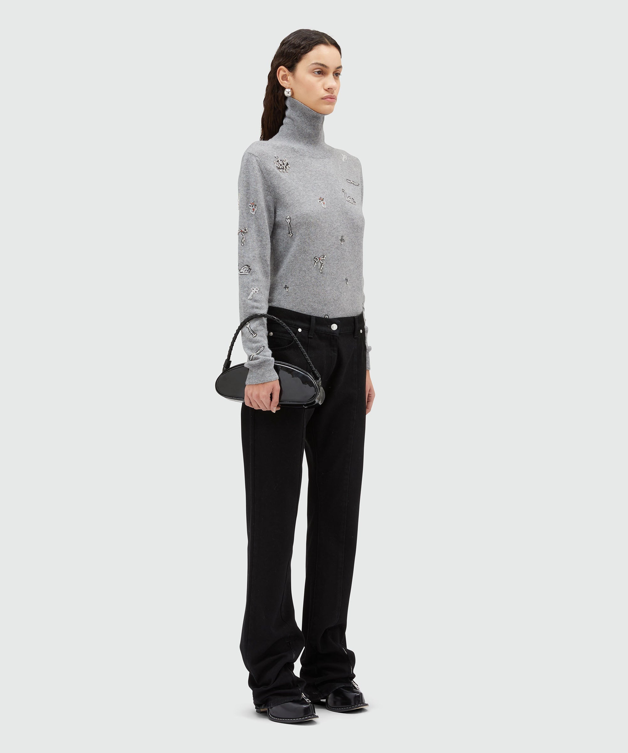 Turtleneck sweater with embroidery - 4