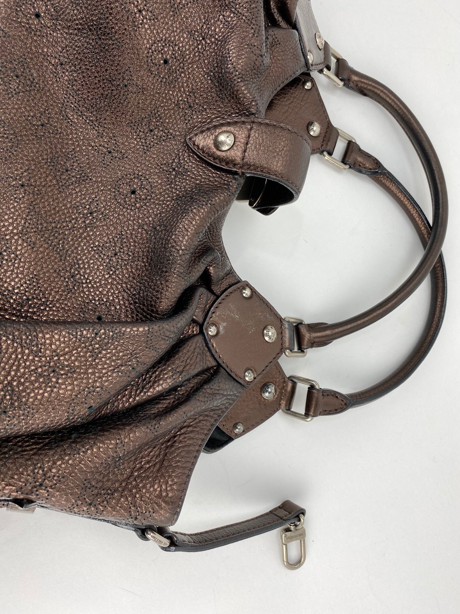 Louis Vuitton Large Mahina Metallic Bronze Leather Shoulder Bag pre owned - 11