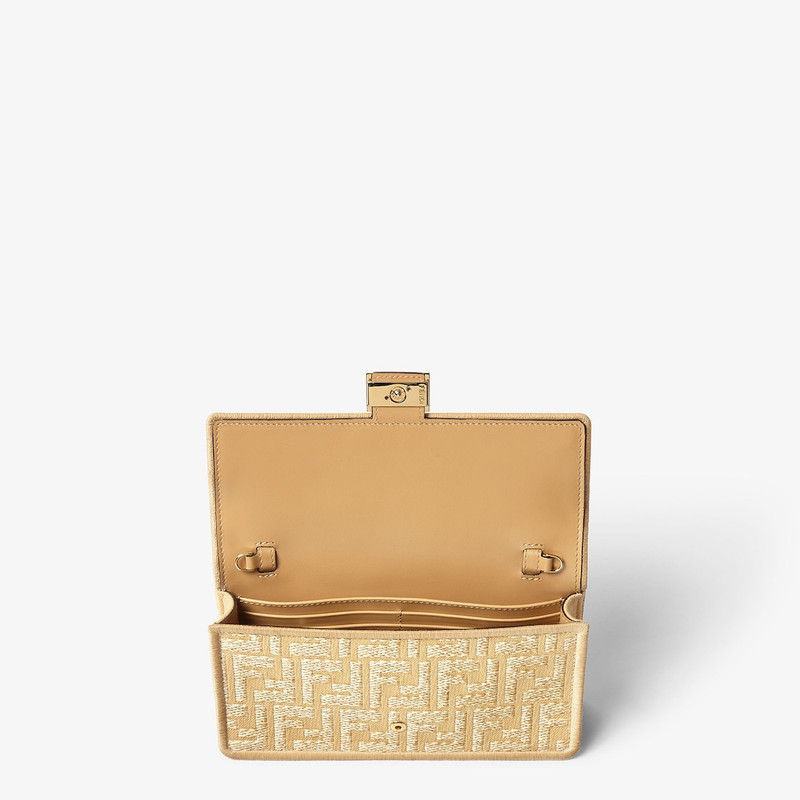 FENDI Wallet On Chain Baguette outlook