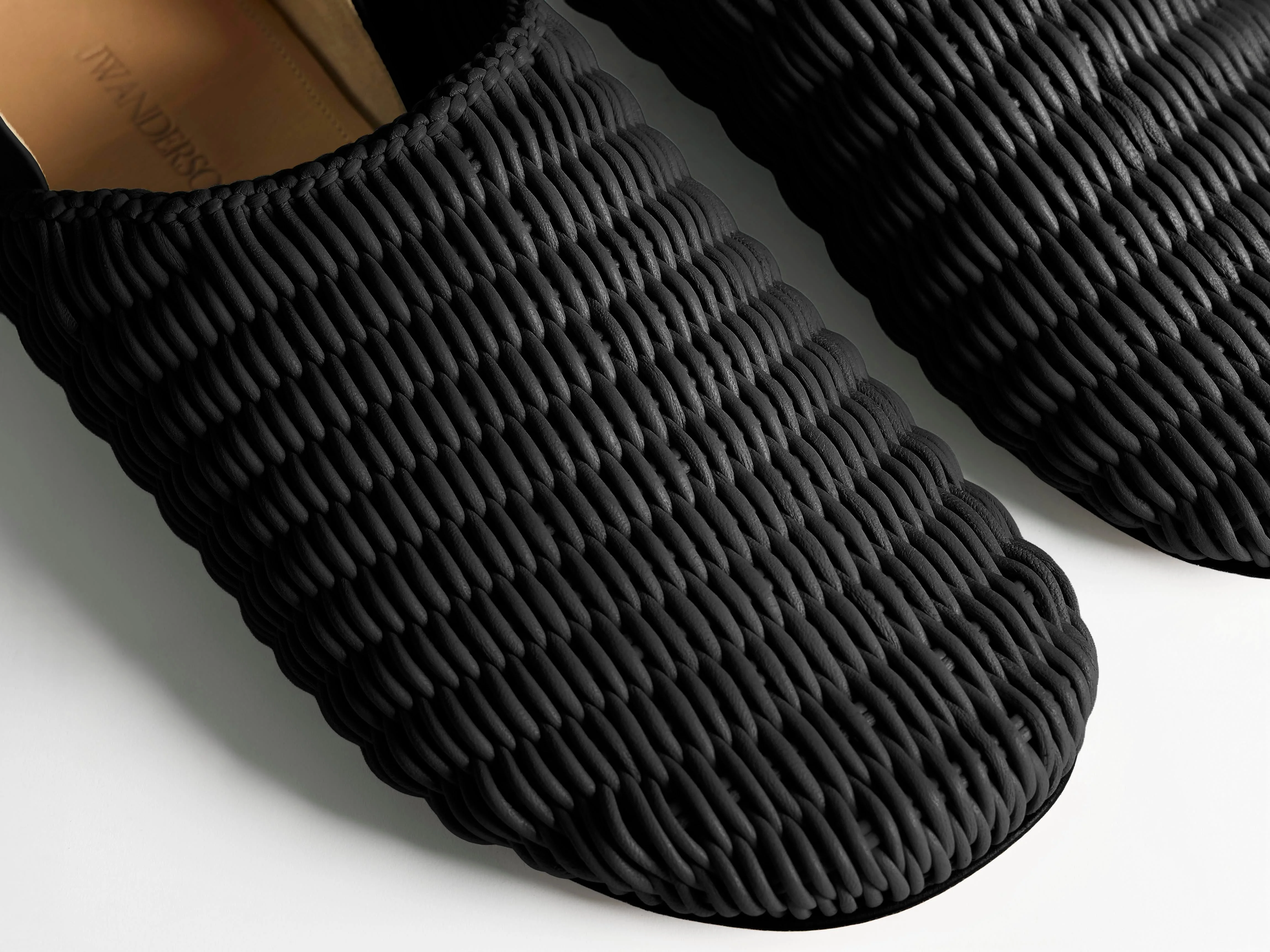 MENS SLIPPER MULES IN BLACK WOVEN LEATHER - 1