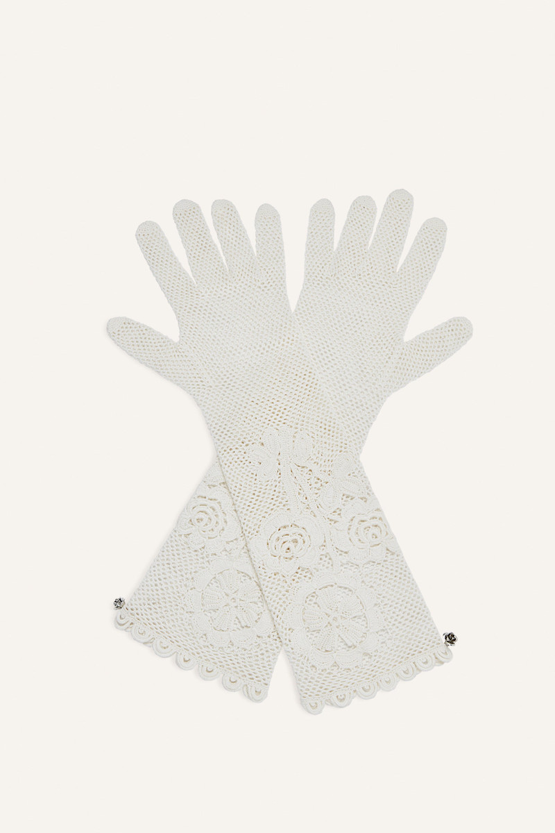 Crochet gloves in cream 1
