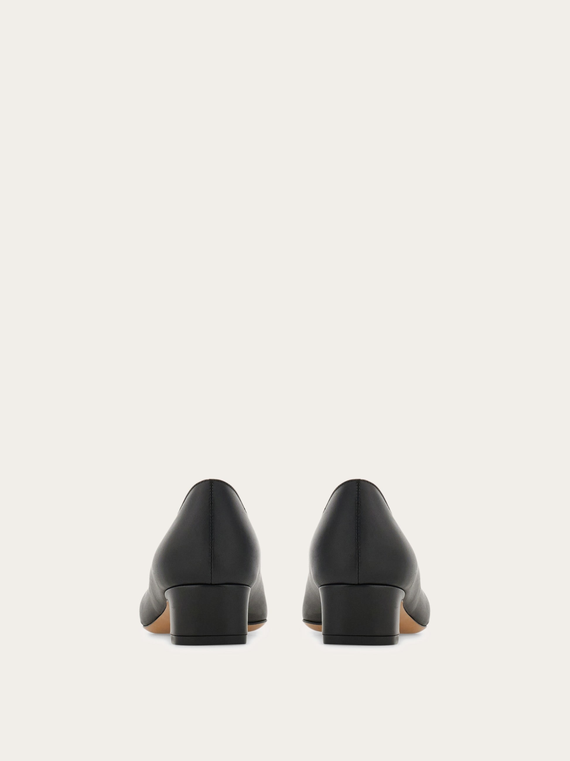 Iconic bow pump - 4