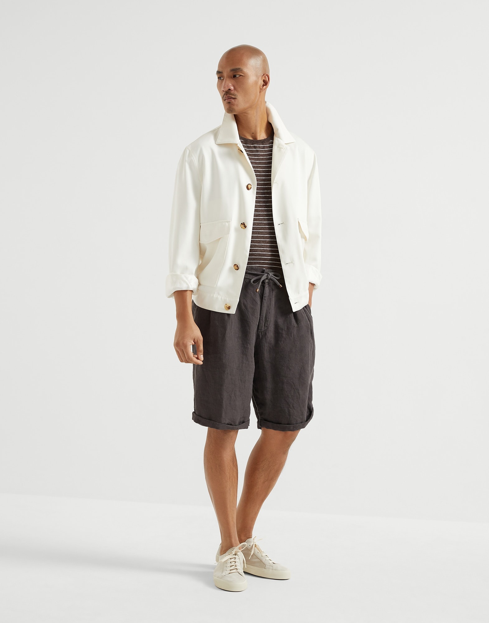 Garment-dyed Bermuda shorts in linen gabardine with drawstring and pleat - 4