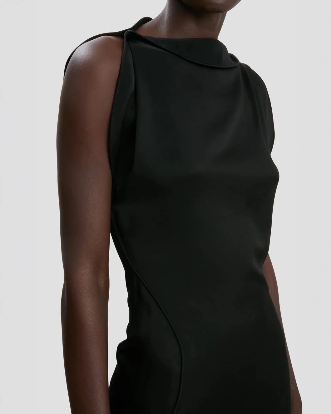 SPLIT SIDE DRESS IN BLACK - 5