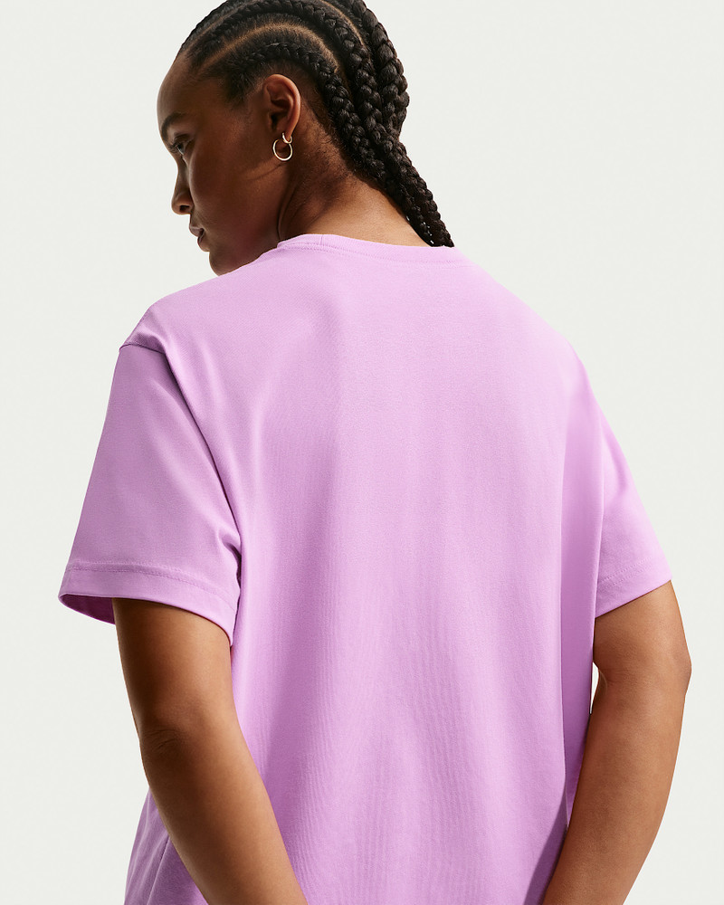 Nike Nike Sportswear Women's Oversized Short-Sleeve T-Shirt outlook