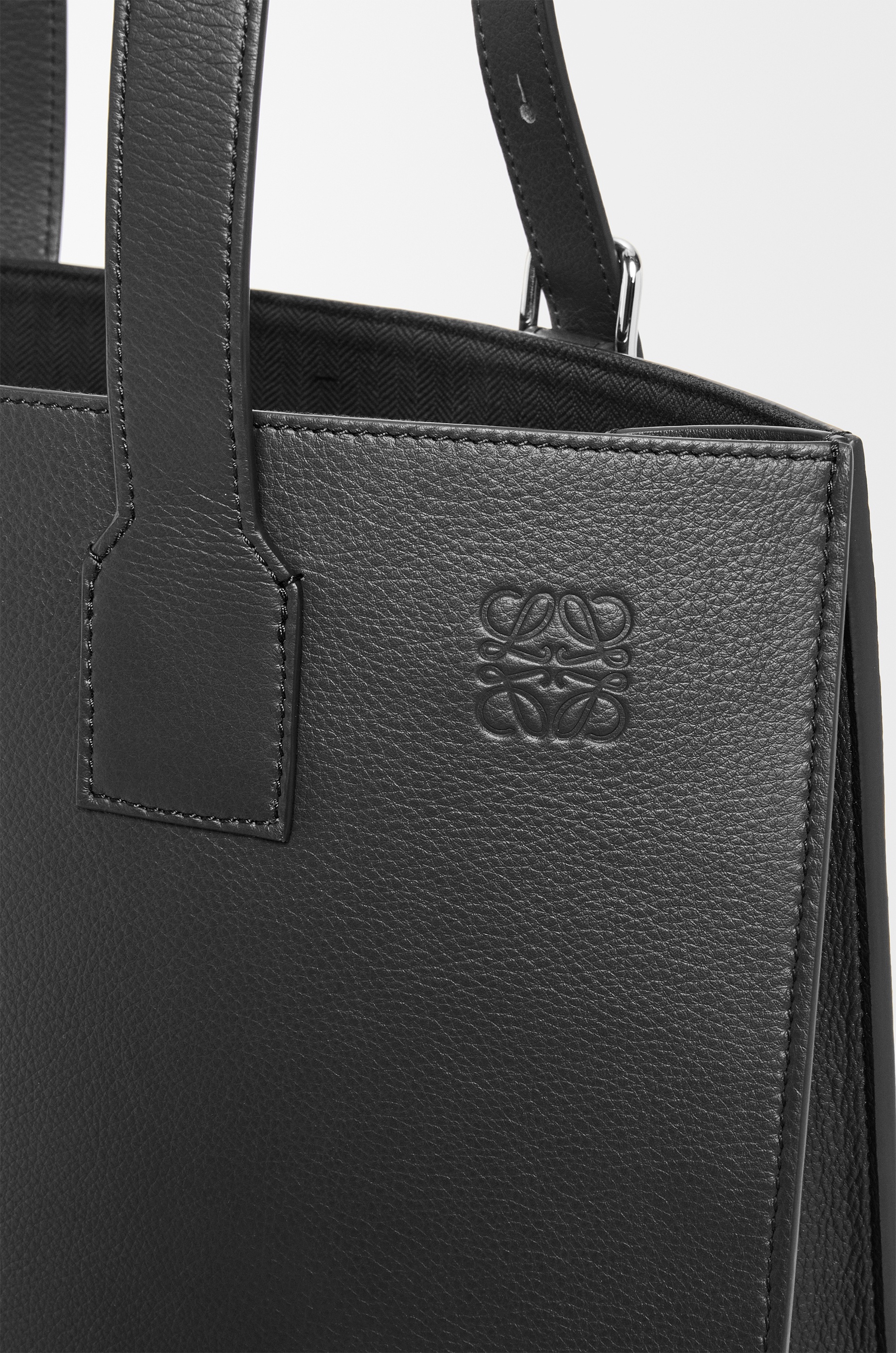 Buckle Horizontal Tote in classic calfskin - 5