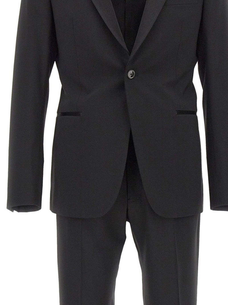 peak-lapels single-breasted suit 4