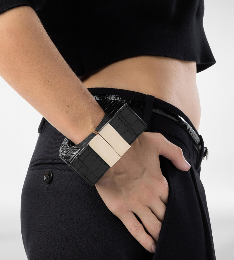 SHINY STAMPED CROCODILE LEATHER AND BRASS DECO BRACELET 4