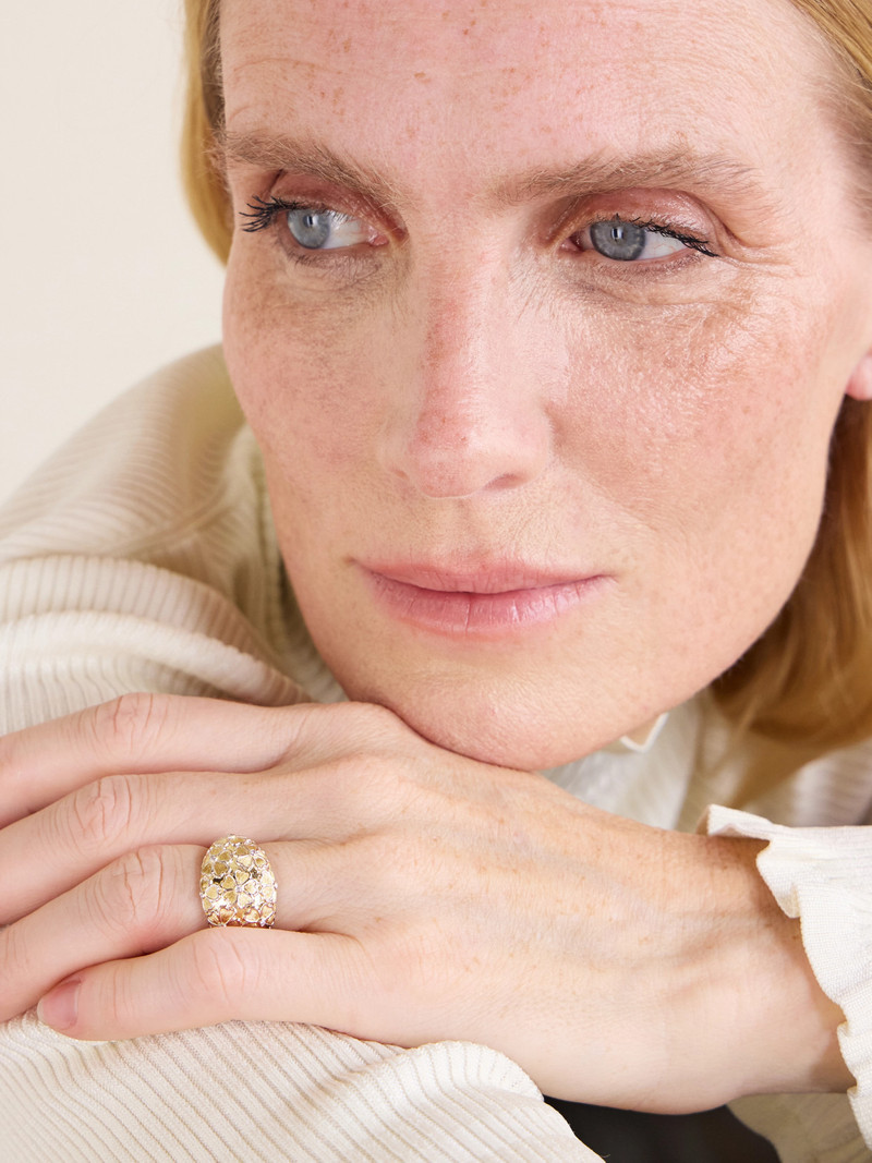 Yvonne Léon Bague Dôme Fleurie 9-karat Yellow And White Gold Diamond Ring outlook