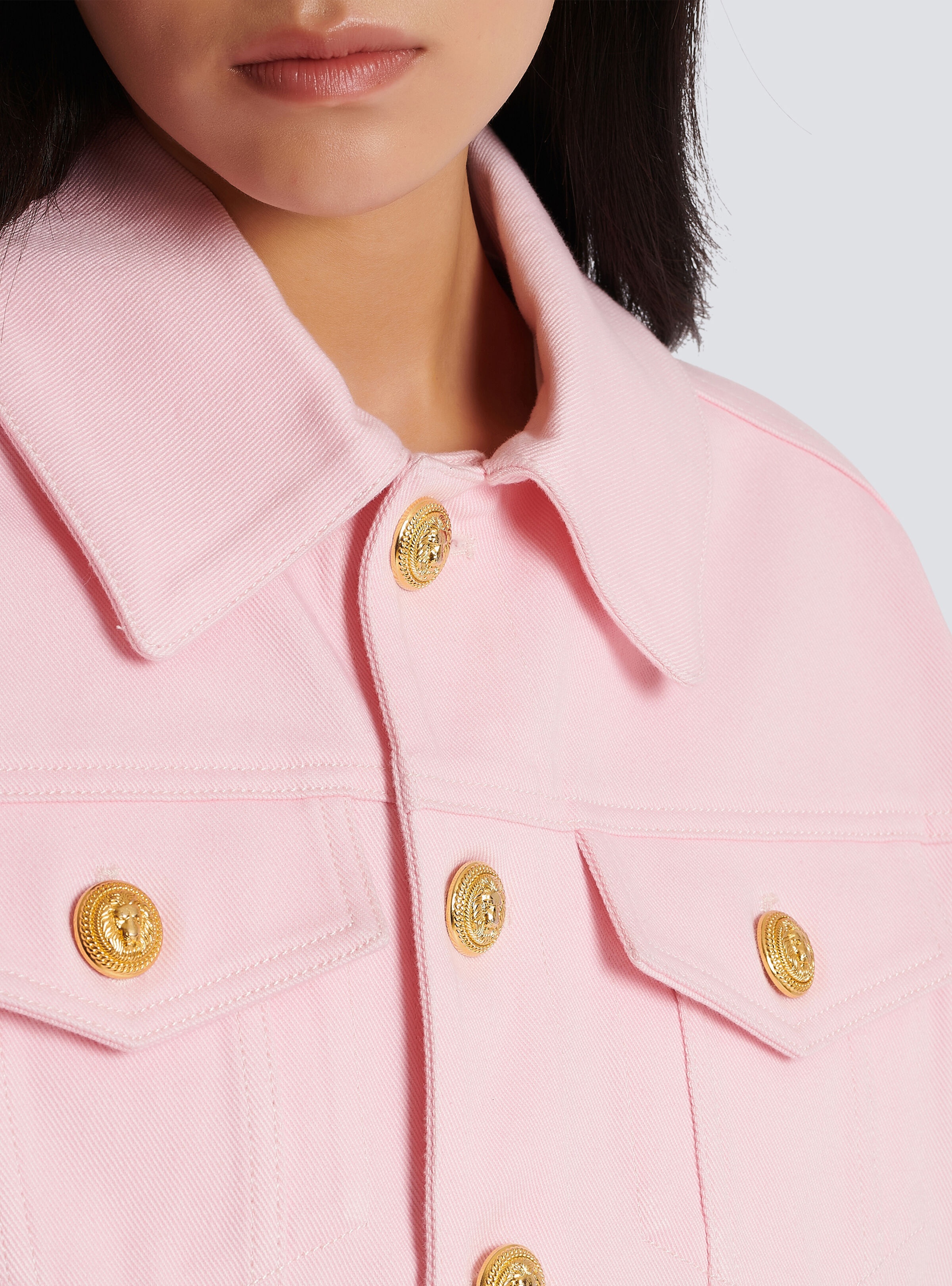 Cropped faded denim jacket - 9