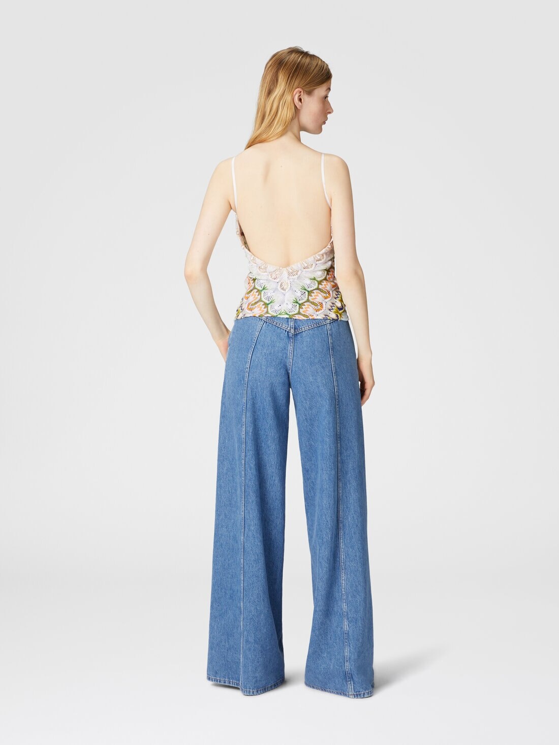 Lace sleeveless top with V-neck - 3