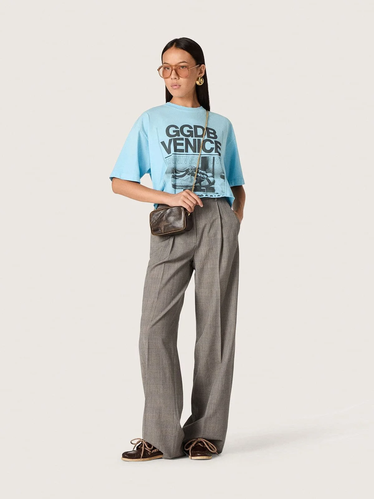 Women’s cropped T-shirt in light blue cotton jersey with graphic print - 1