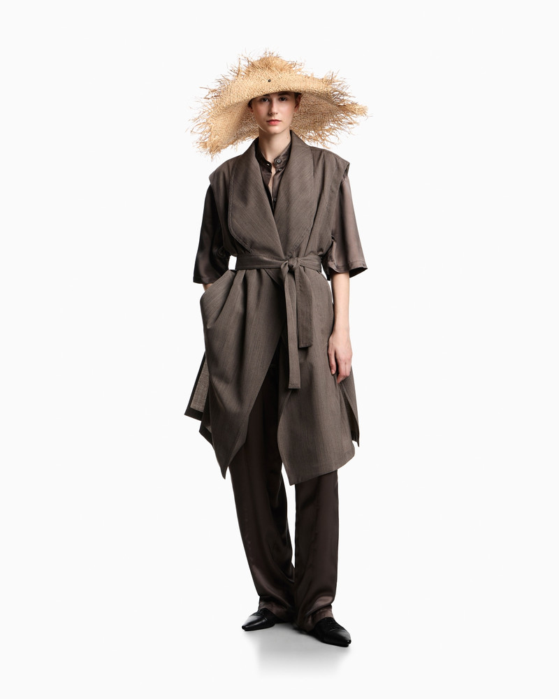SLEEVELESS, LIGHT WOOL OVERCOAT WITH BELT 2