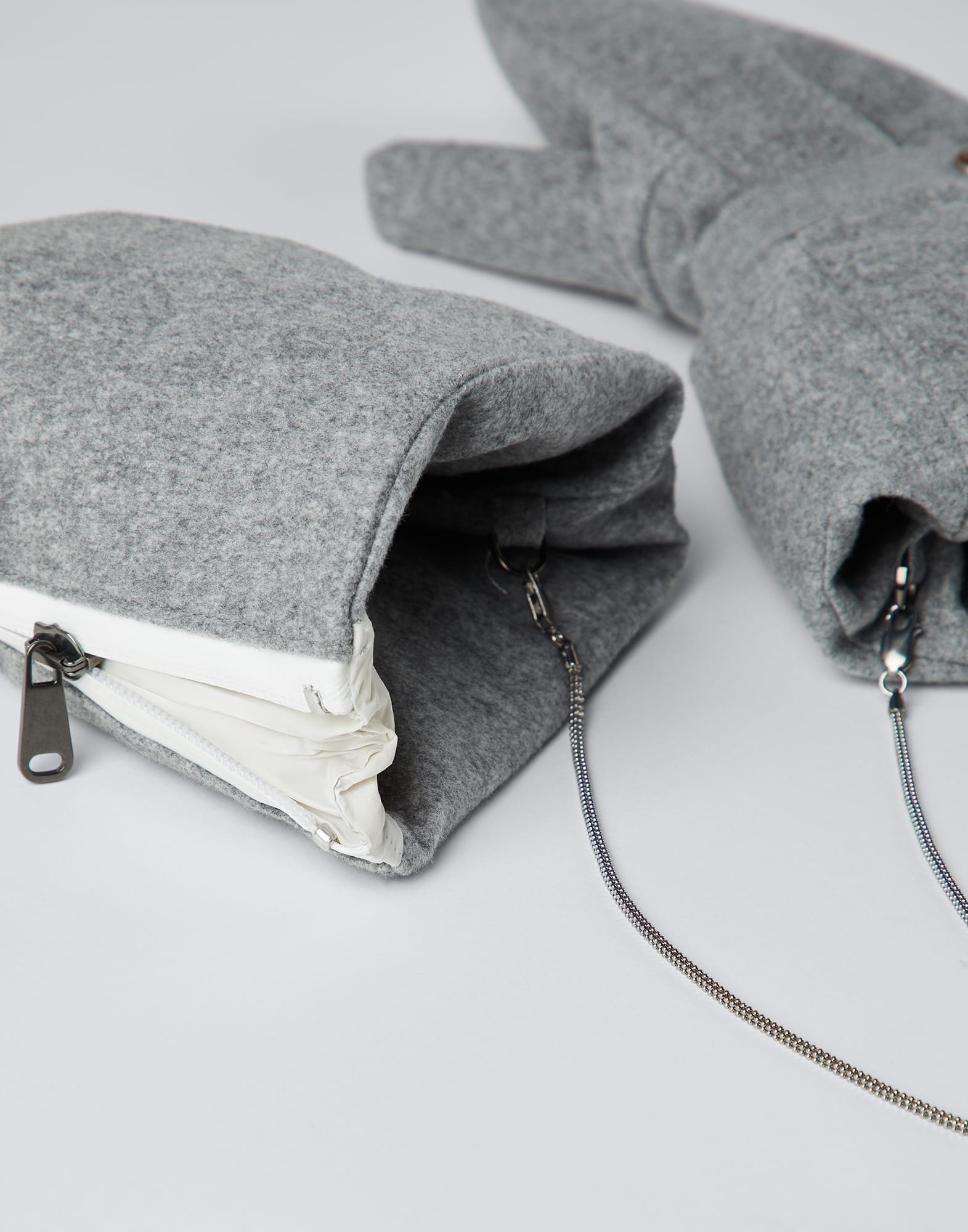 Bonded wool flannel mittens with precious chain - 2
