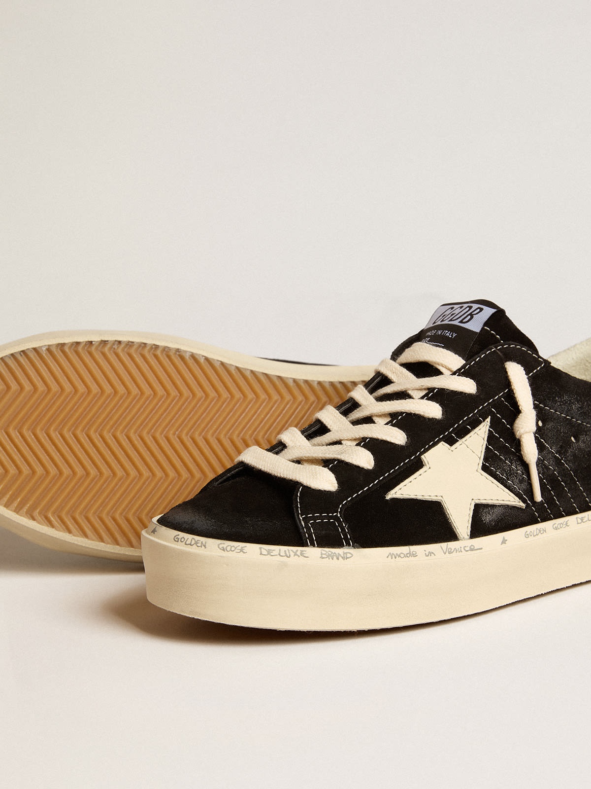 ★Golden Goose★ランニングブラシ ブラック レザースター Golden Goose Men's Sky-Star in glossy black leather with red