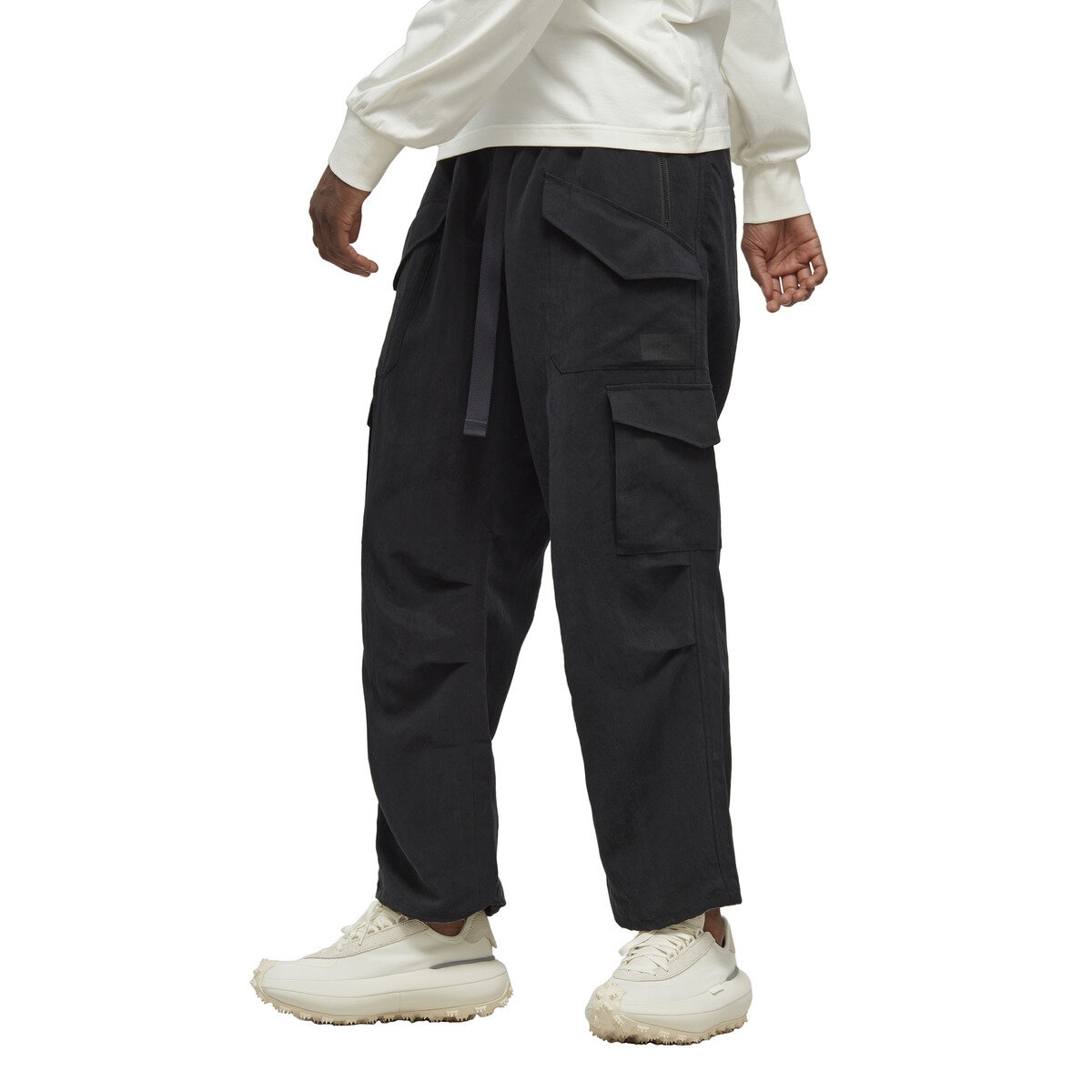 H63080 UTLY CRGO PANTS BLACK in Black