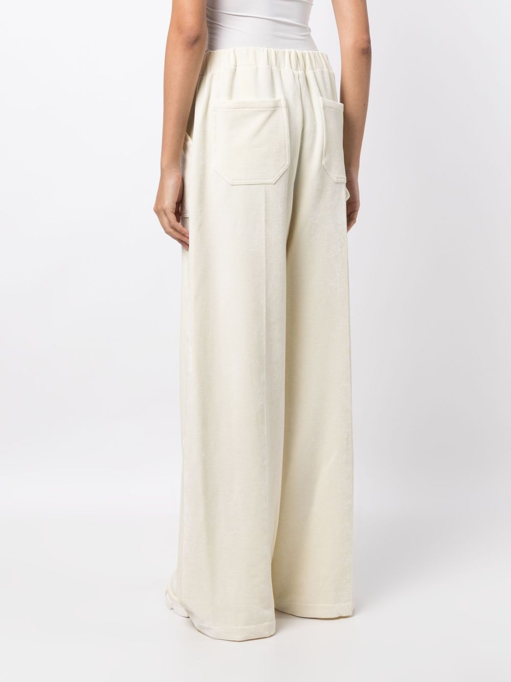 elasticated-waistband velvet-finish flared trousers - 4