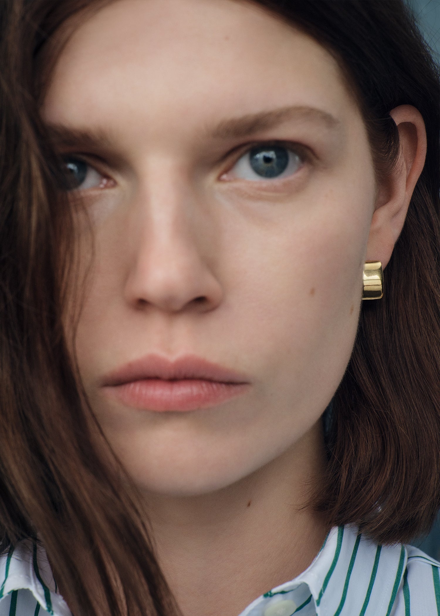 ピアス Toteme Signature hoop earrings Signature hoops black/gold – TOTEME