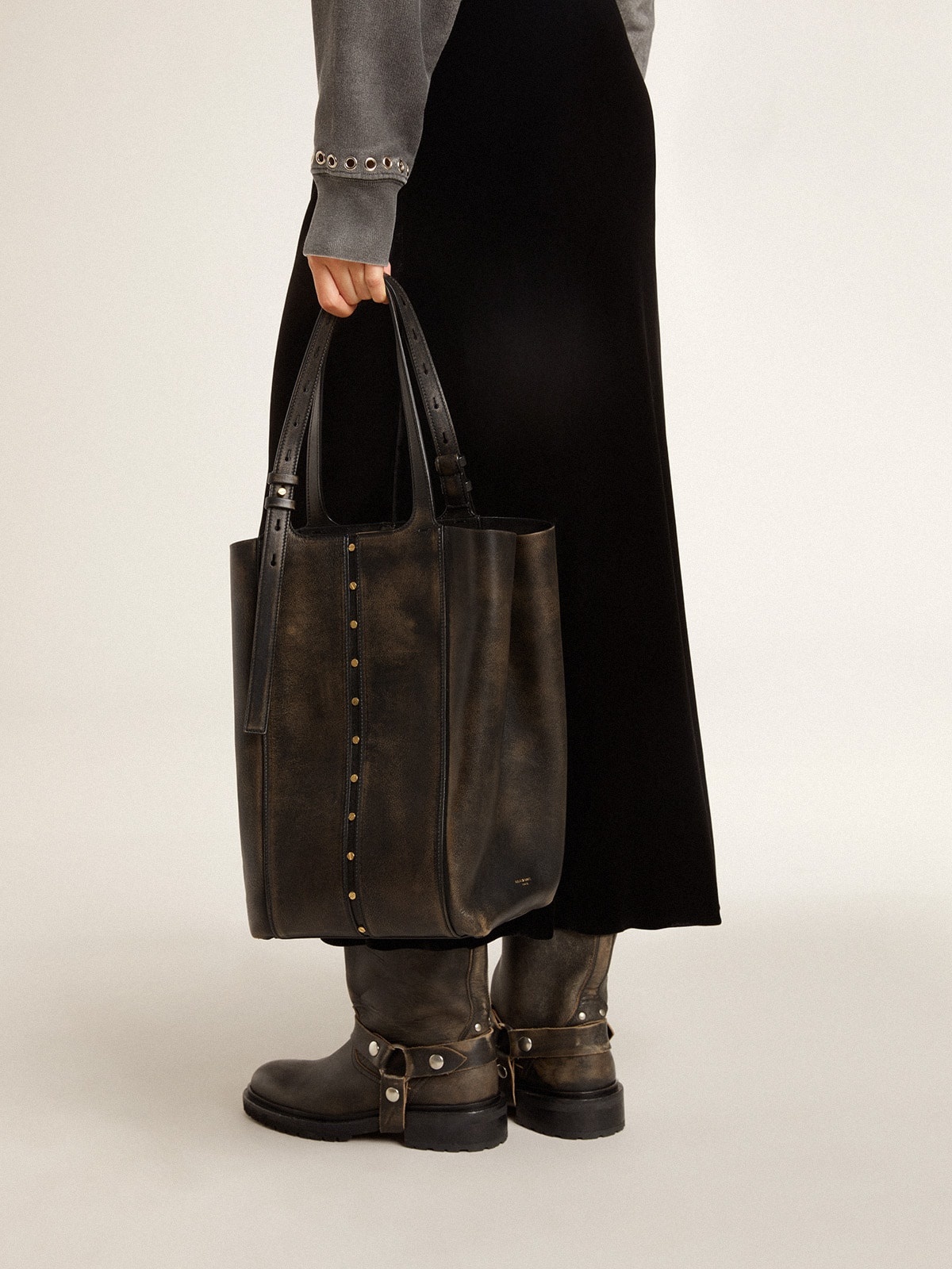 24/7 Bag in black distressed leather with adjustable handles - 3