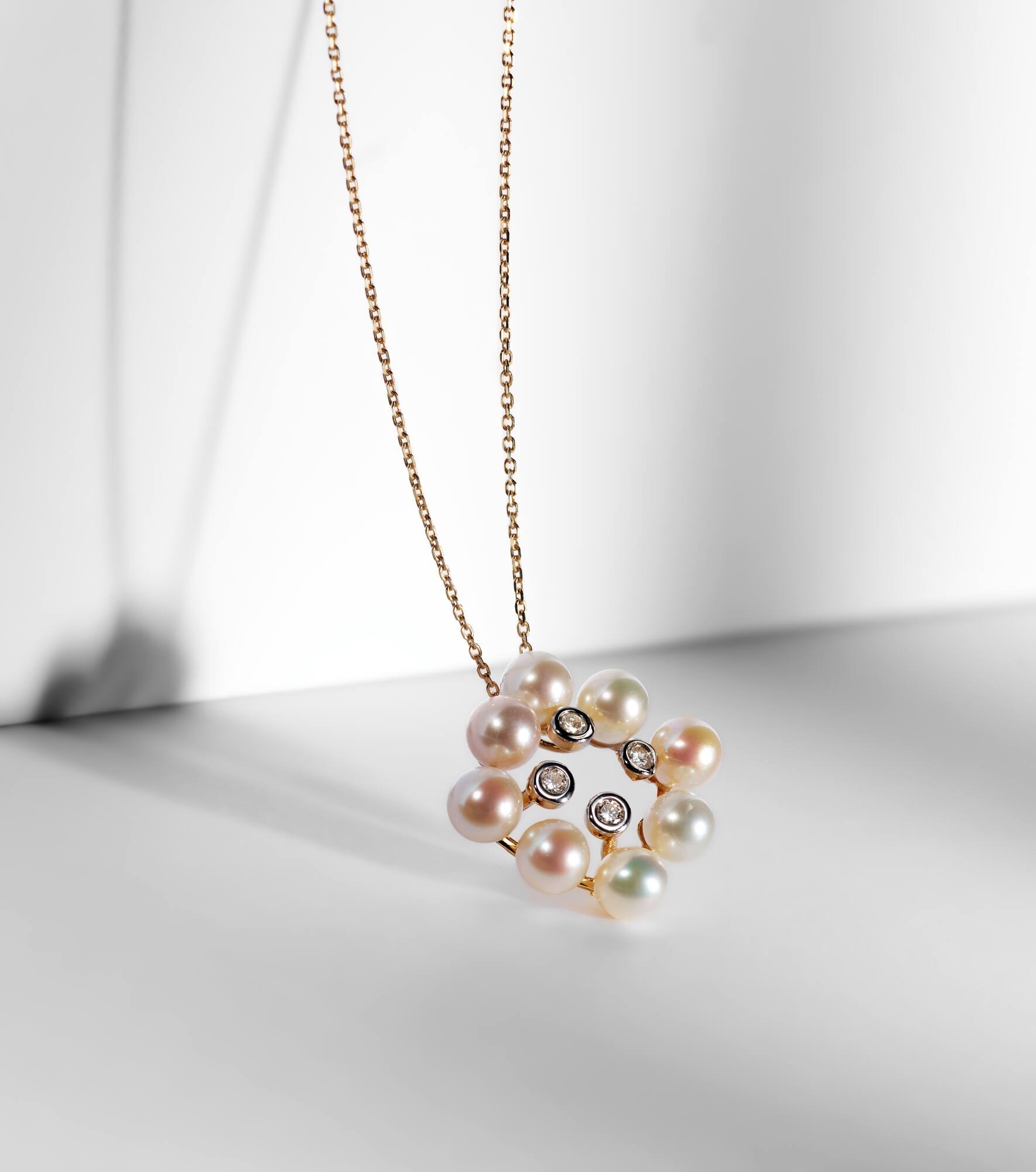 Cluster 14kt gold pendant necklace with pearls and diamonds - 5