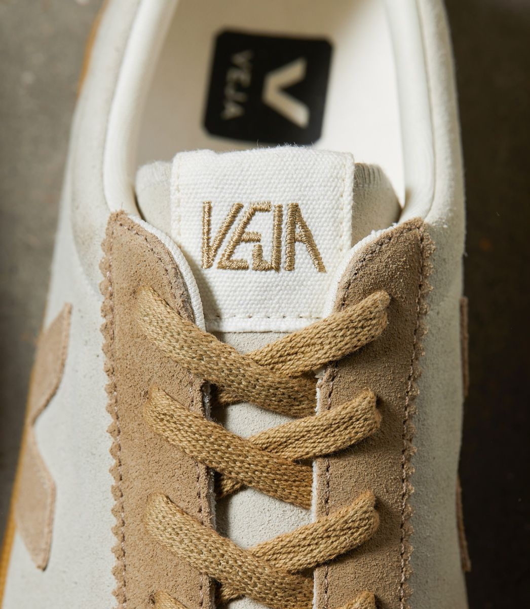 VEJA VOLLEY SUEDE NATURAL SAHARA | REVERSIBLE