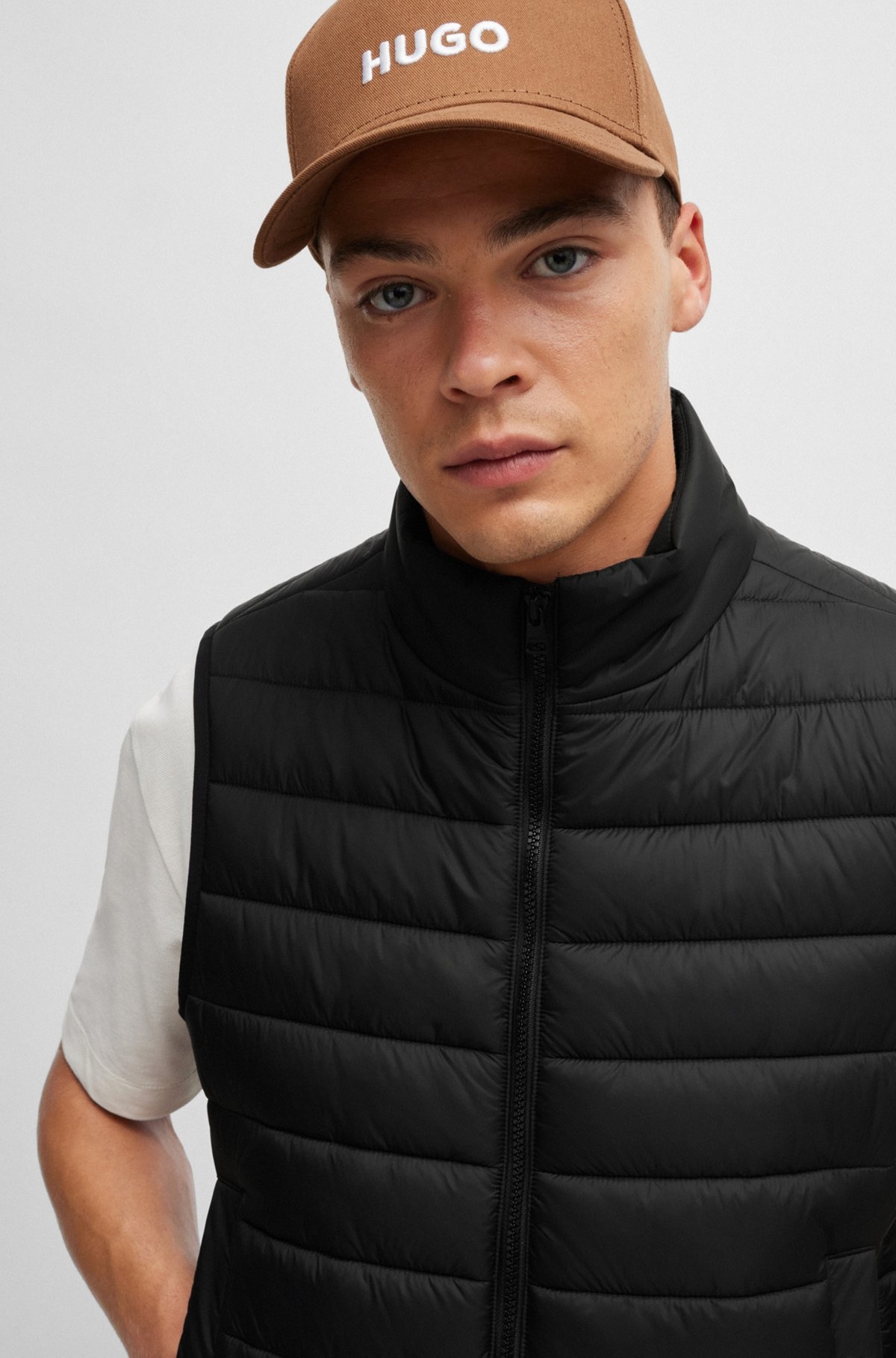 WATER-REPELLENT SLIM-FIT GILET WITH LOGO DETAIL - 5