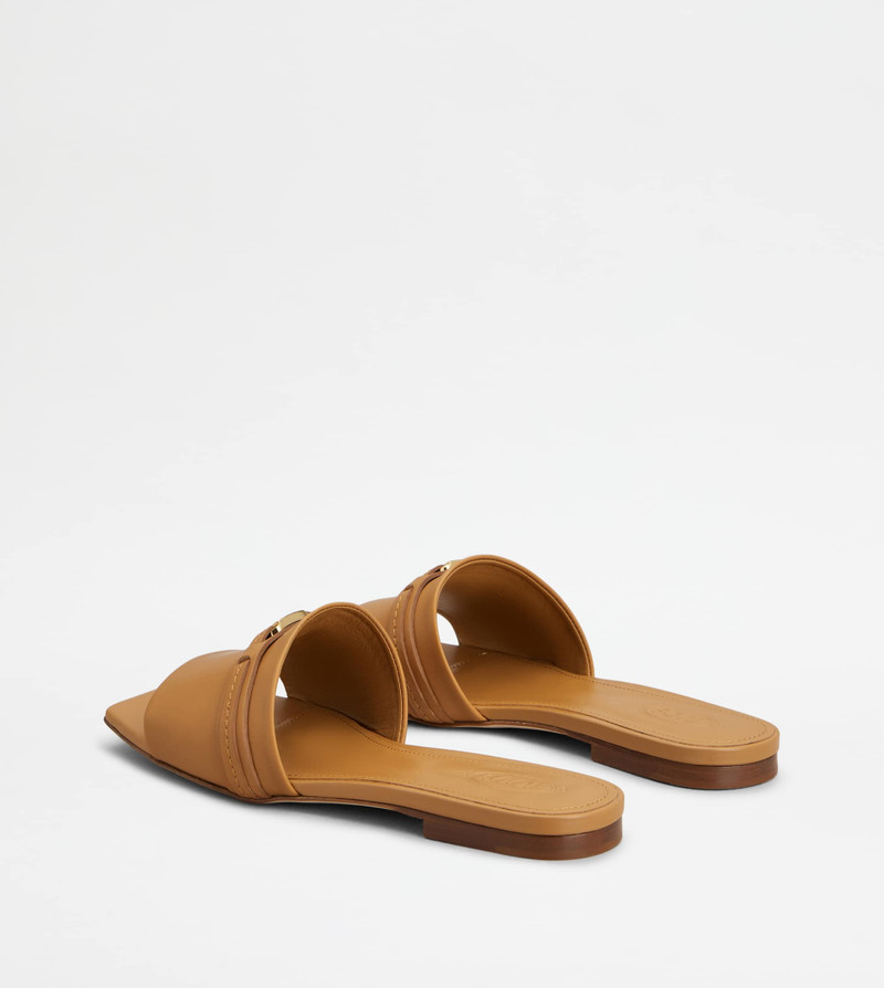 Tod's SANDALS IN LEATHER - BROWN outlook
