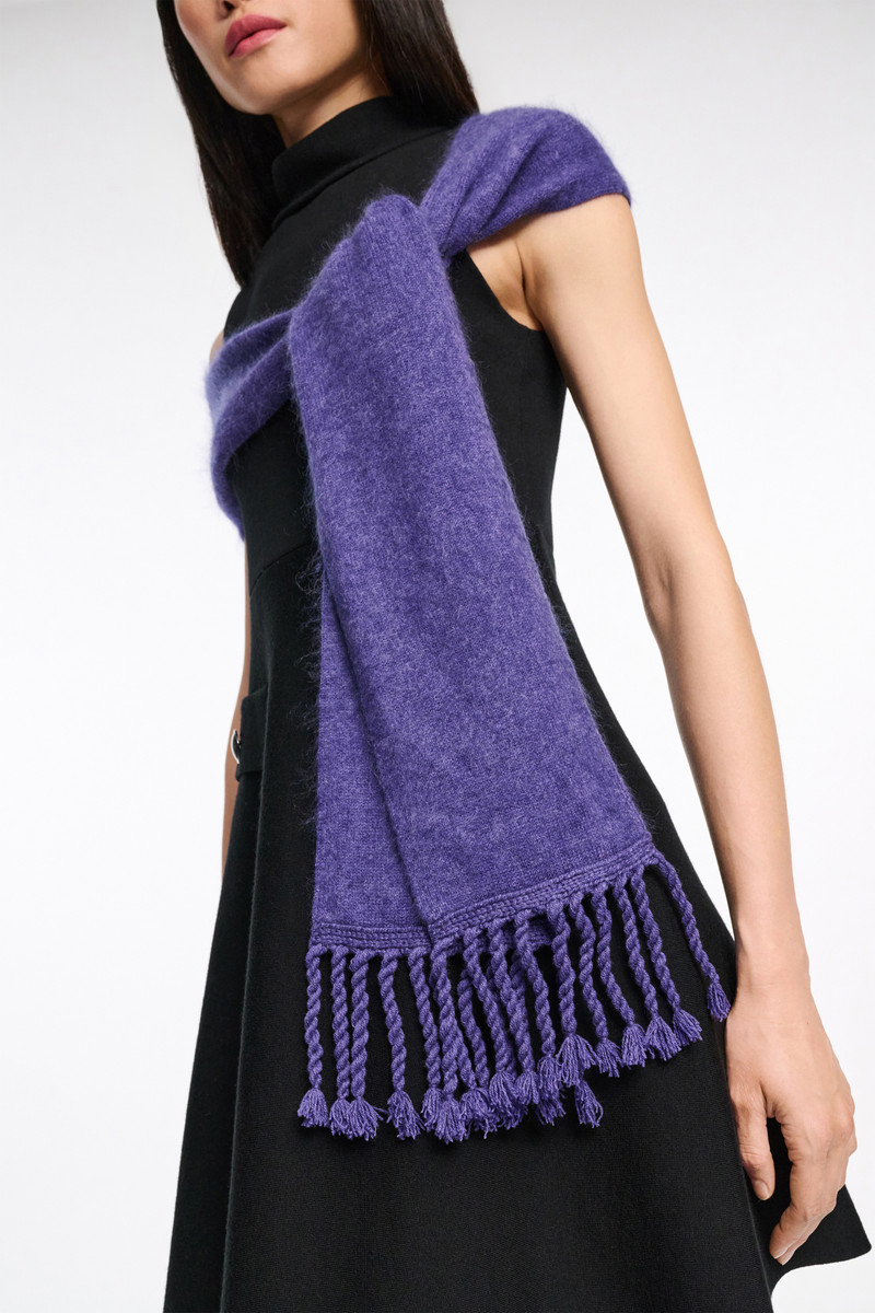 FLUFFY STATEMENT scarf 4