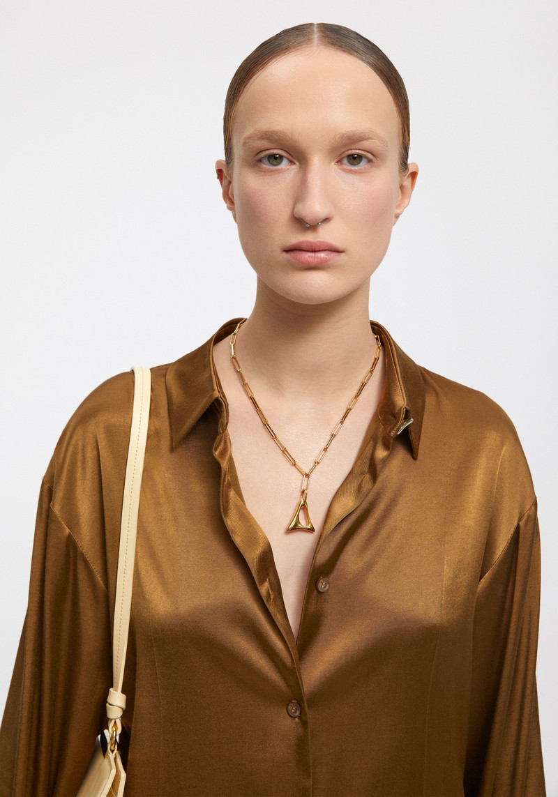 AERON DYLAN
Satin shirt outlook