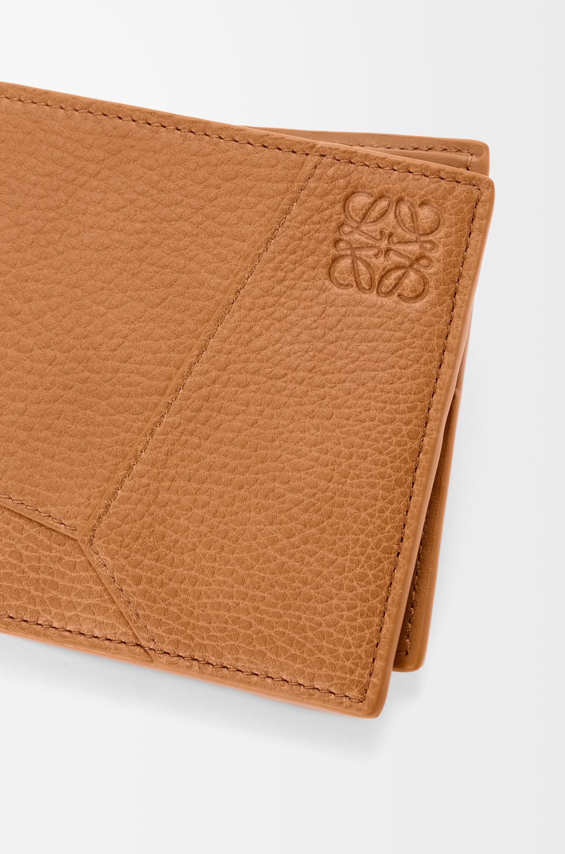 Puzzle bifold wallet in supple grained calfskin - 5