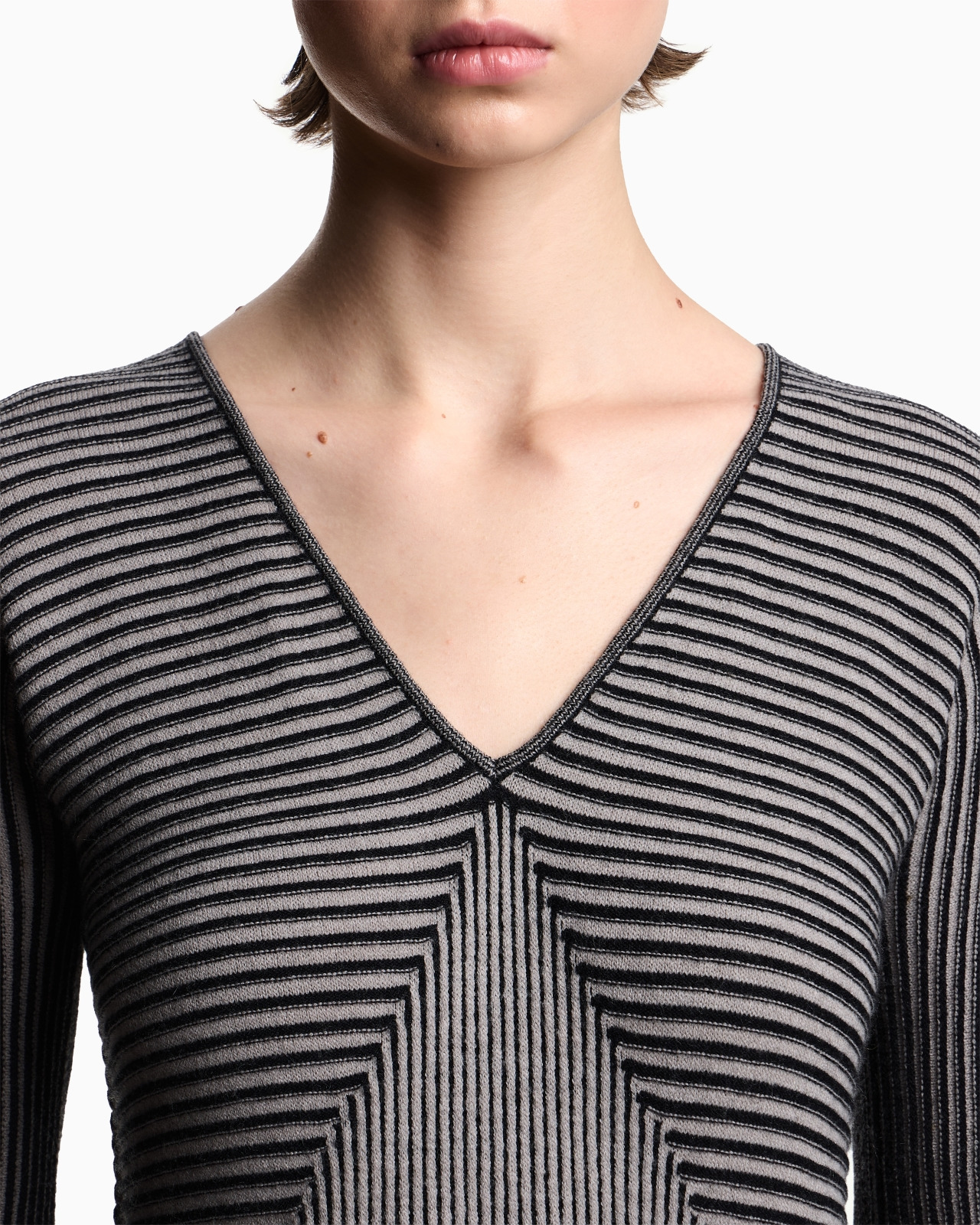 V-NECK JUMPER WITH STRIPED LINKS-STITCHED DETAILS - 5