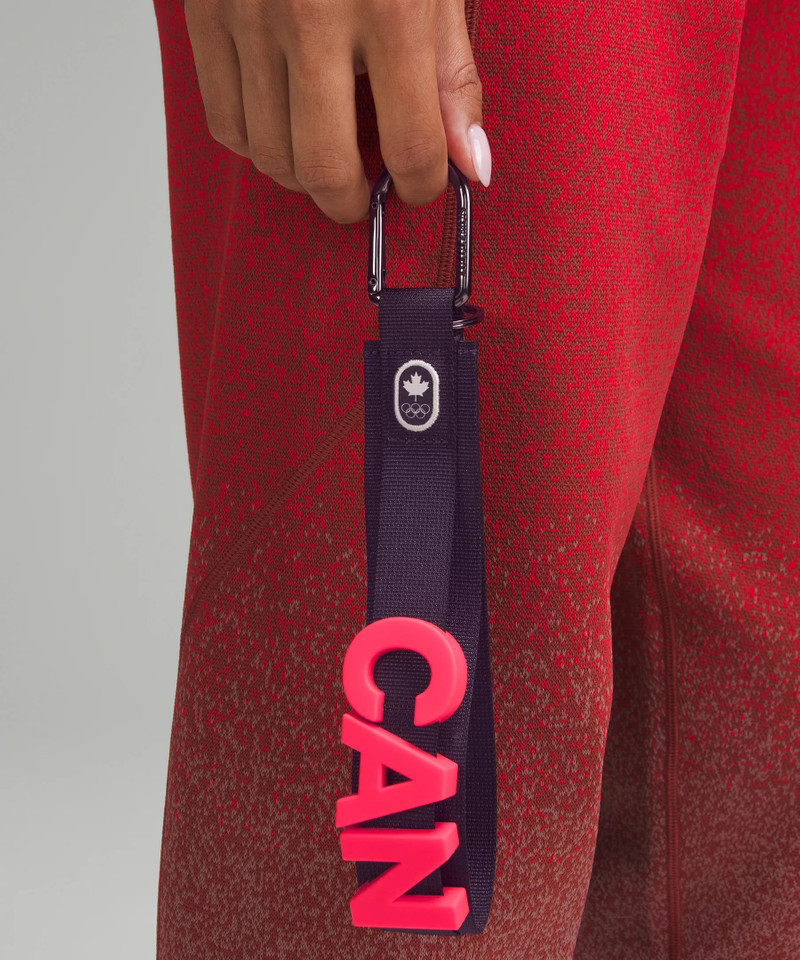 lululemon Team Canada 3D-Letter Keychain *COC Logo outlook