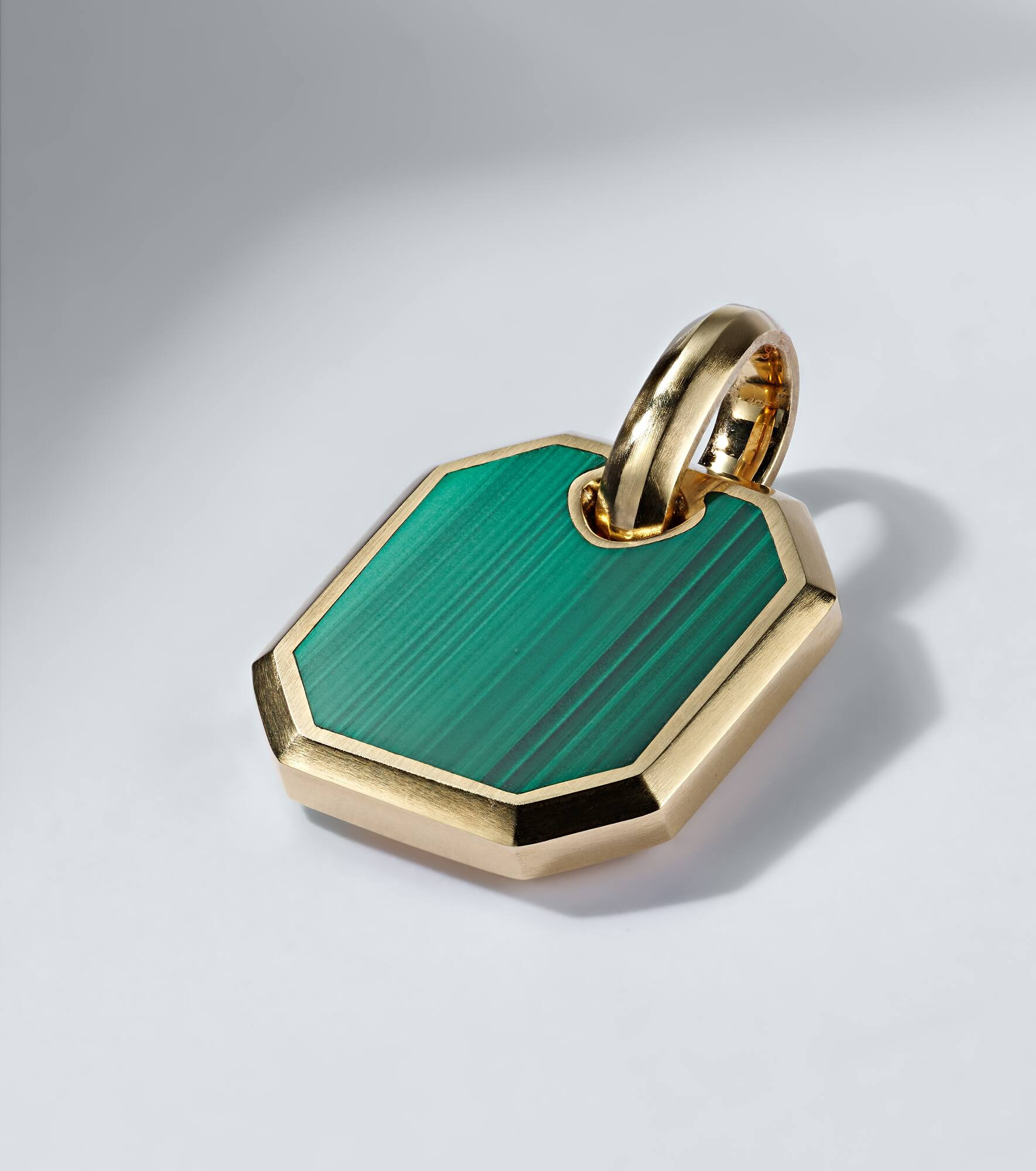 Amulet 18kt gold pendant with malachite - 4