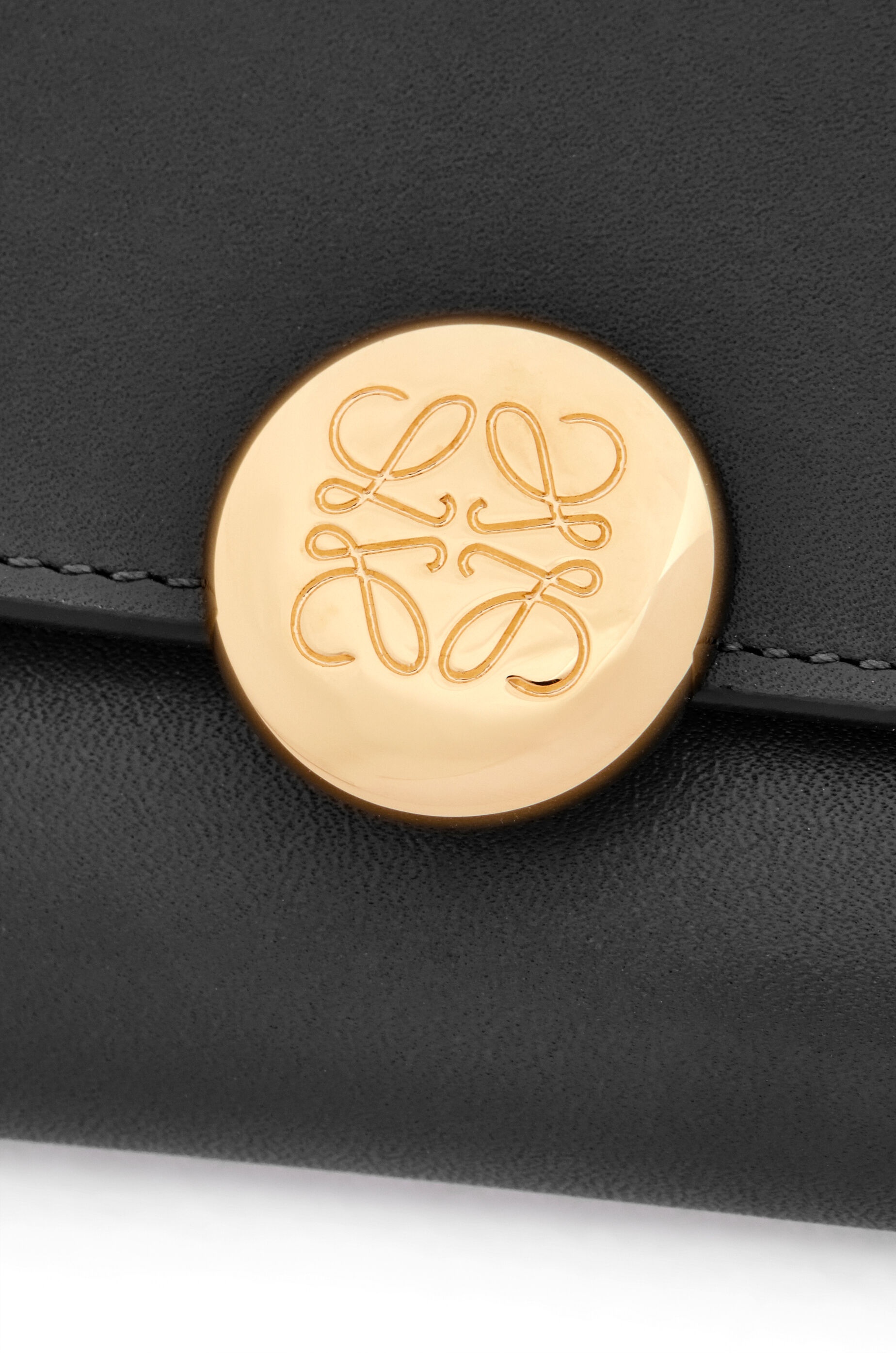 Loewe Pebble small vertical wallet in shiny nappa calfskin