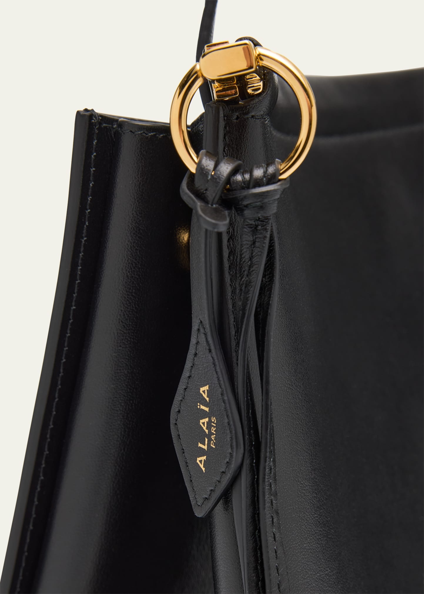 Le Click Medium Curve Shoulder Bag in Glossy Leather - 4