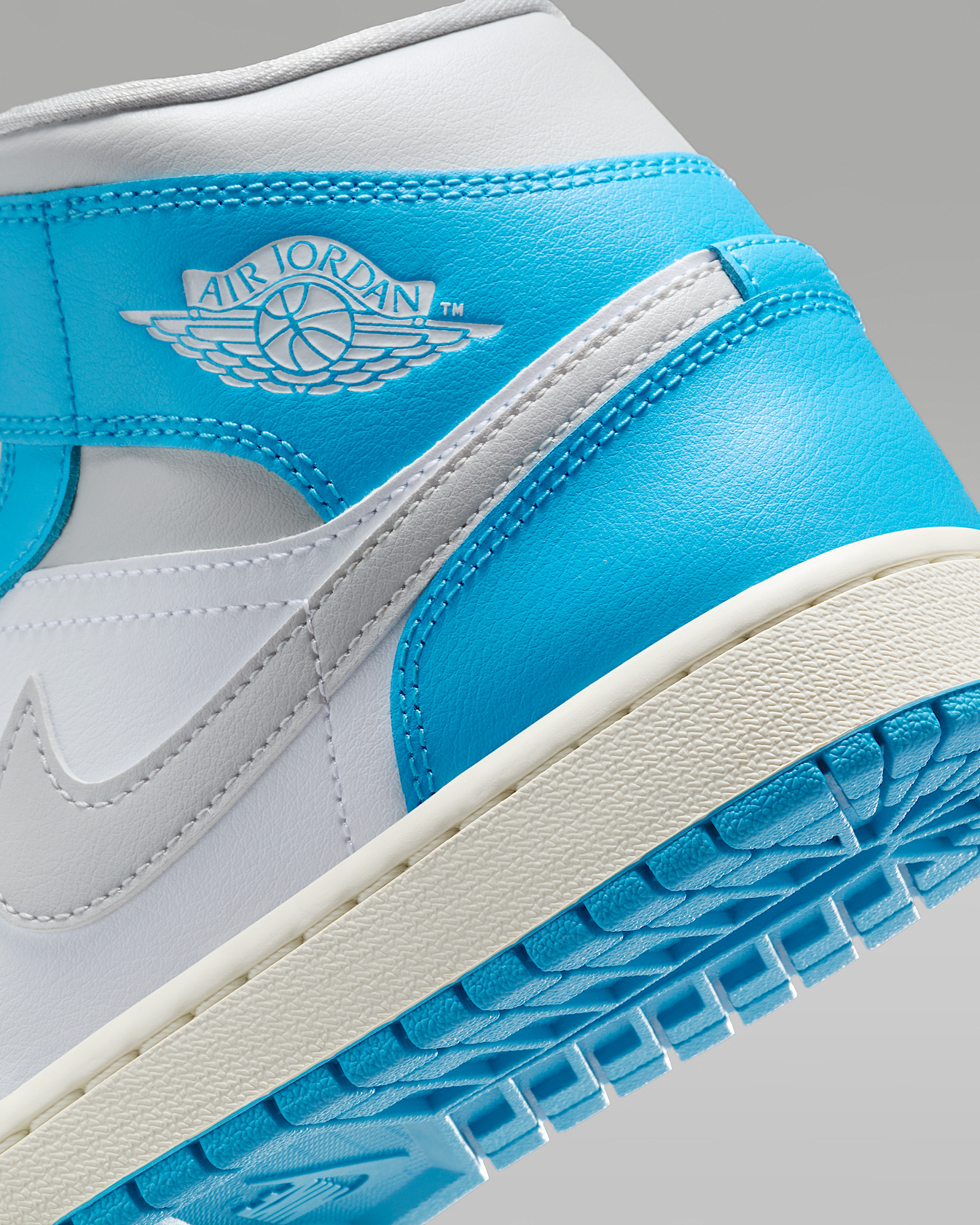 Air Jordan 1 Mid Women's Shoes - 8