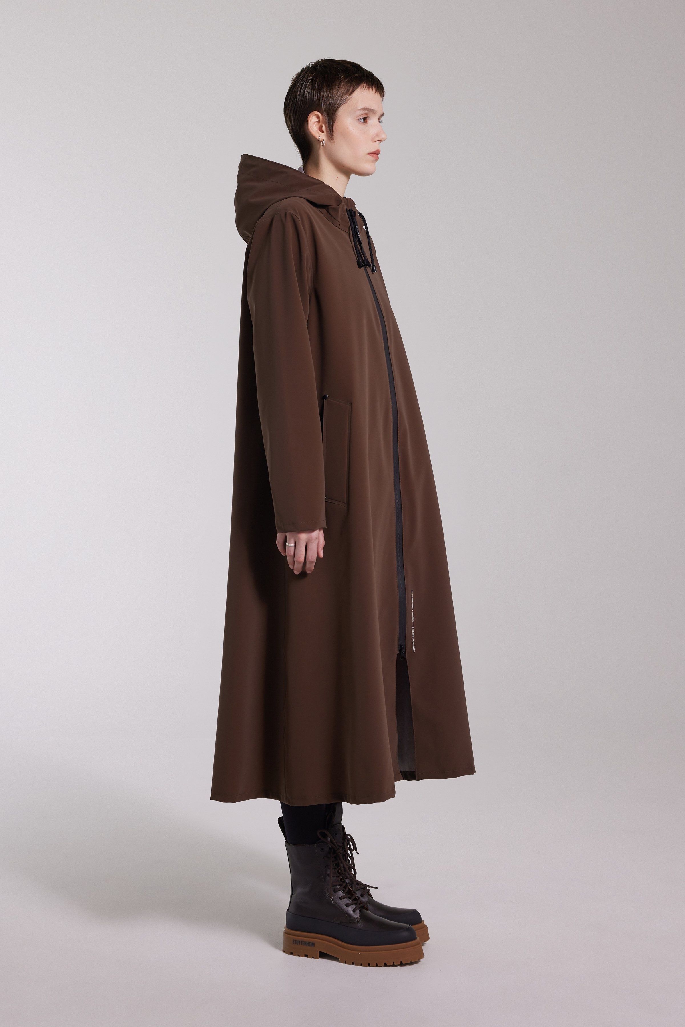 Mosebacke Long Lightweight Matte Zip Raincoat Dark Brown - 5