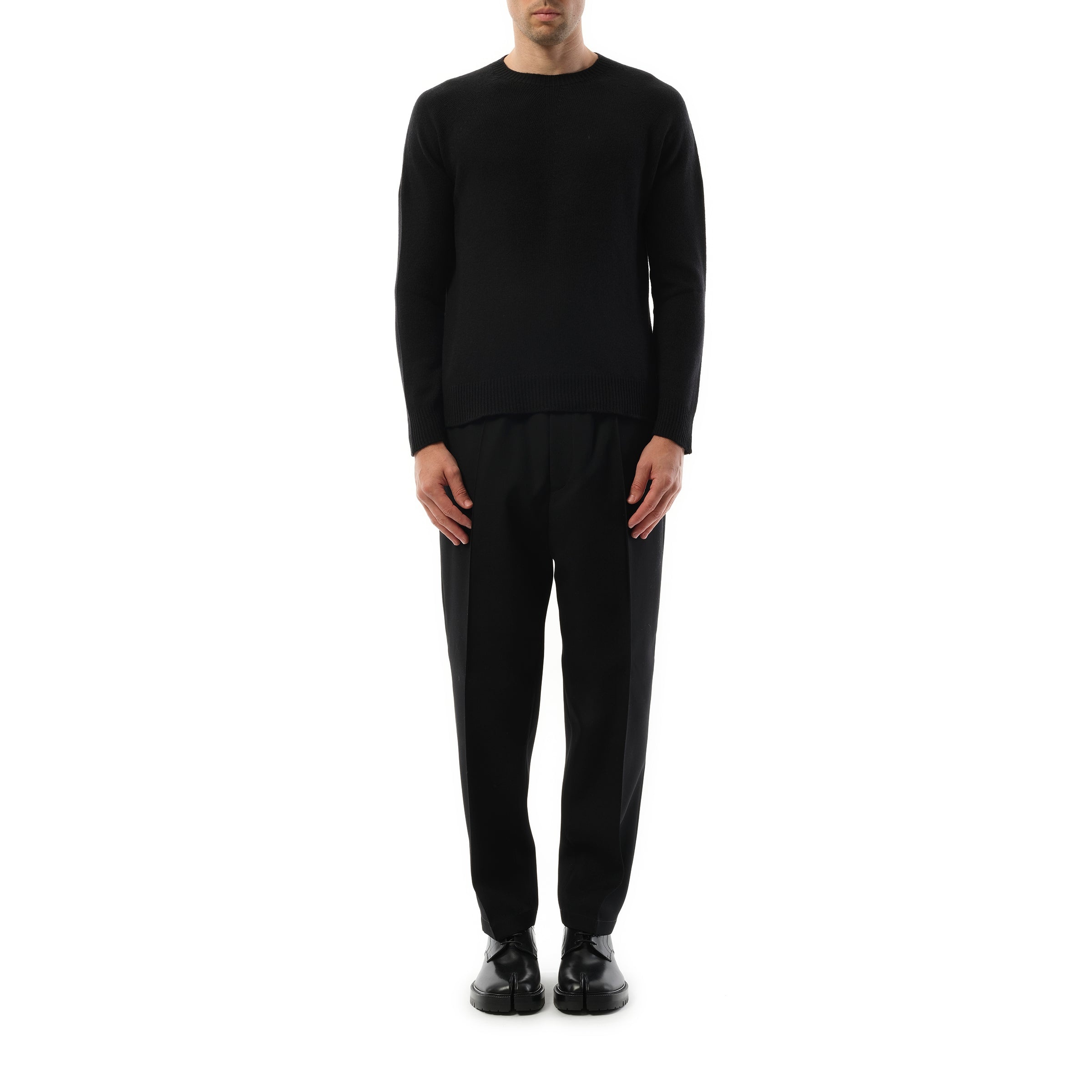 Cashmere Seamless Sweater in Black - 4