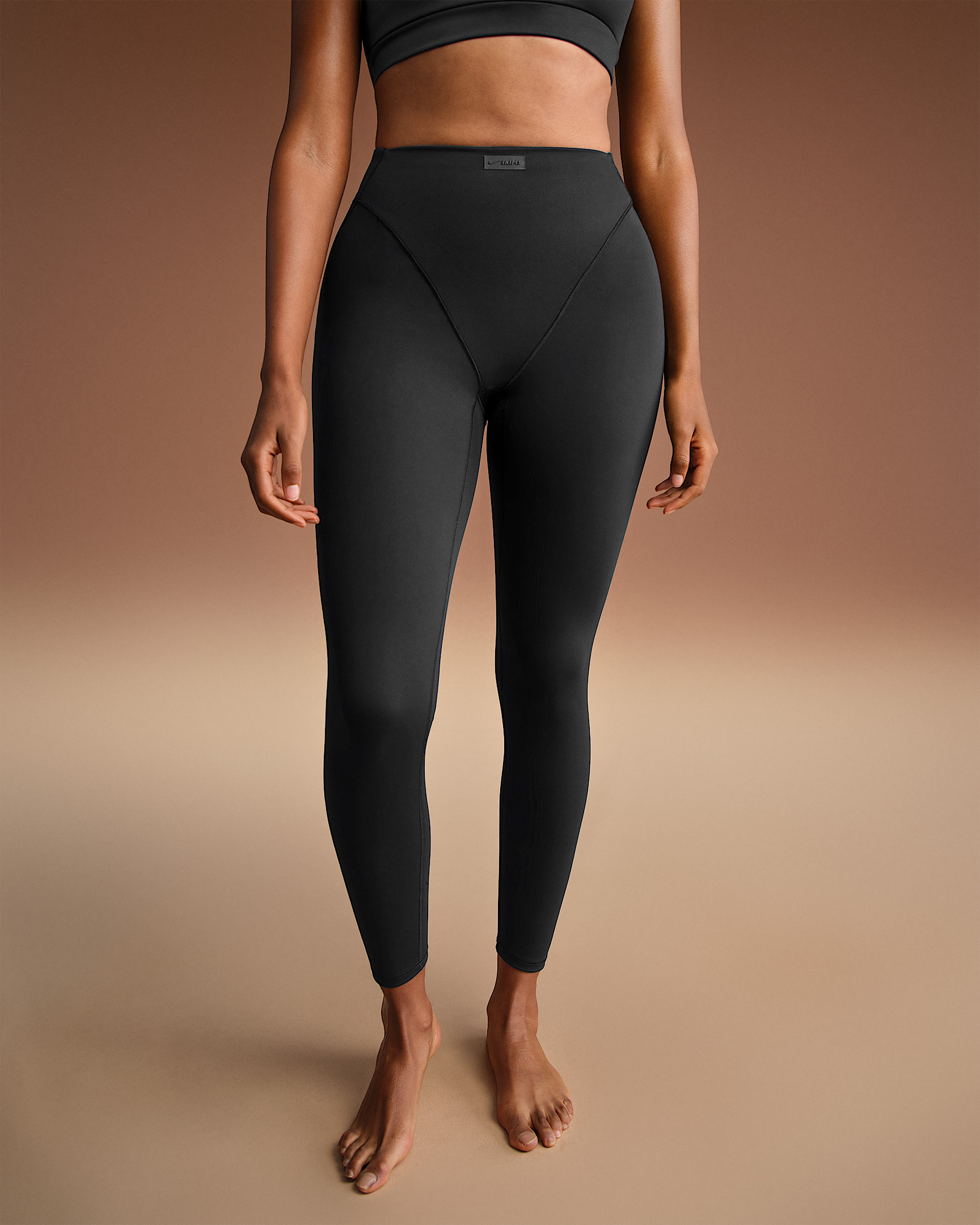 NikeSKIMS Matte Women's High-Waisted V-Line 26" Leggings - 2