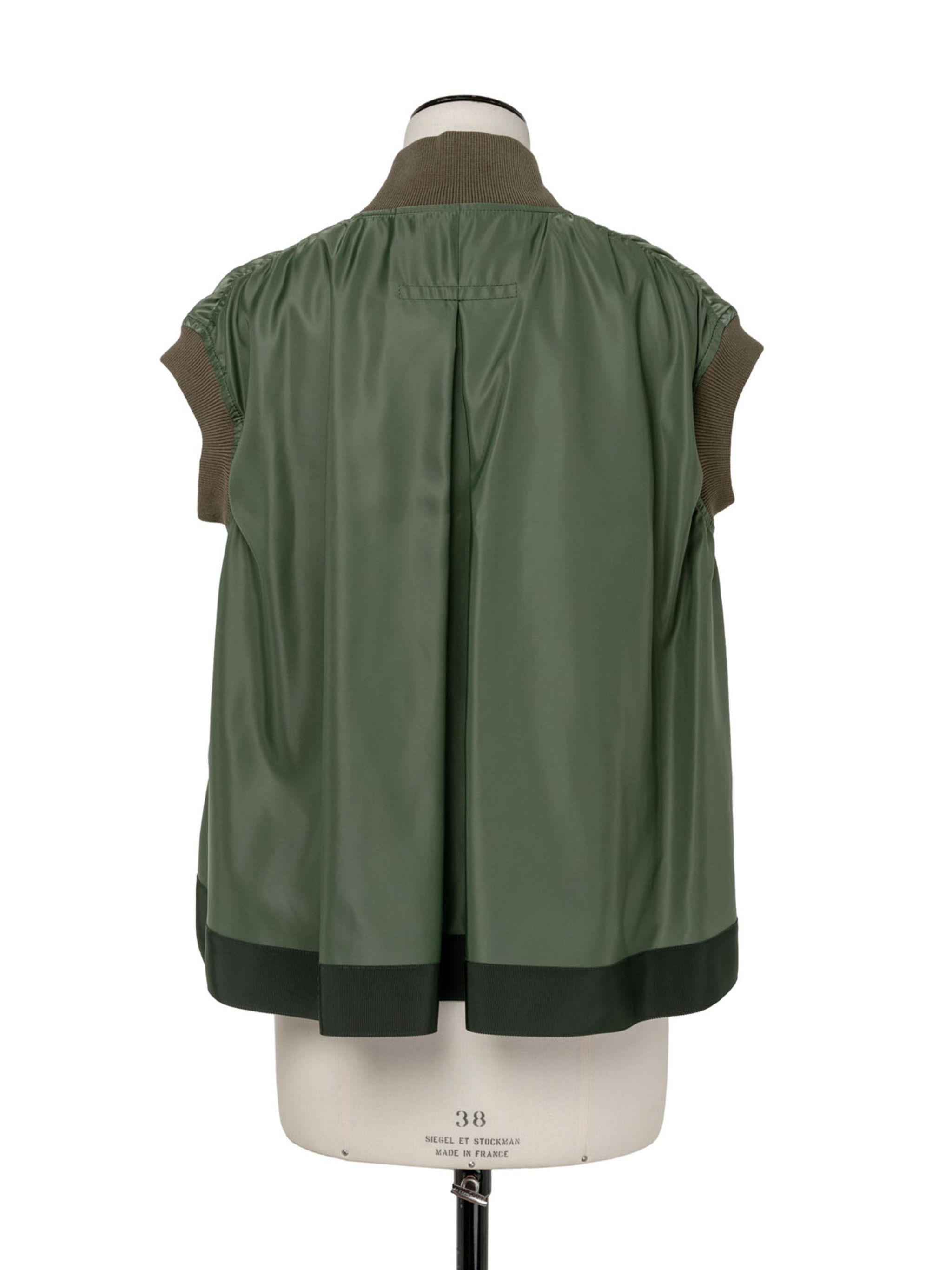 SACAI♡ Nylon Twill Vest sacai: Black Nylon Twill Vest | SSENSE