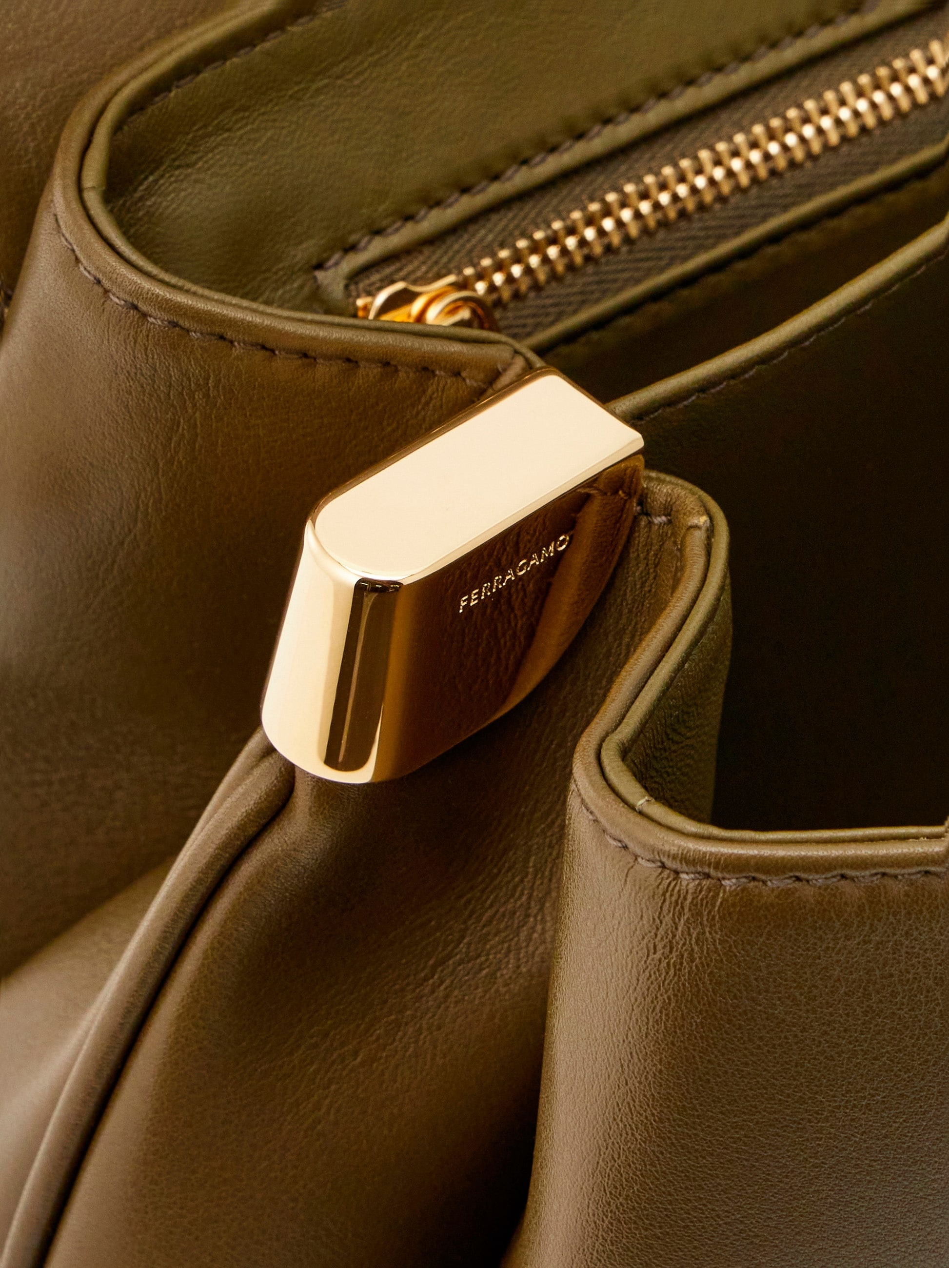 Front flap crossbody bag (M) - 9