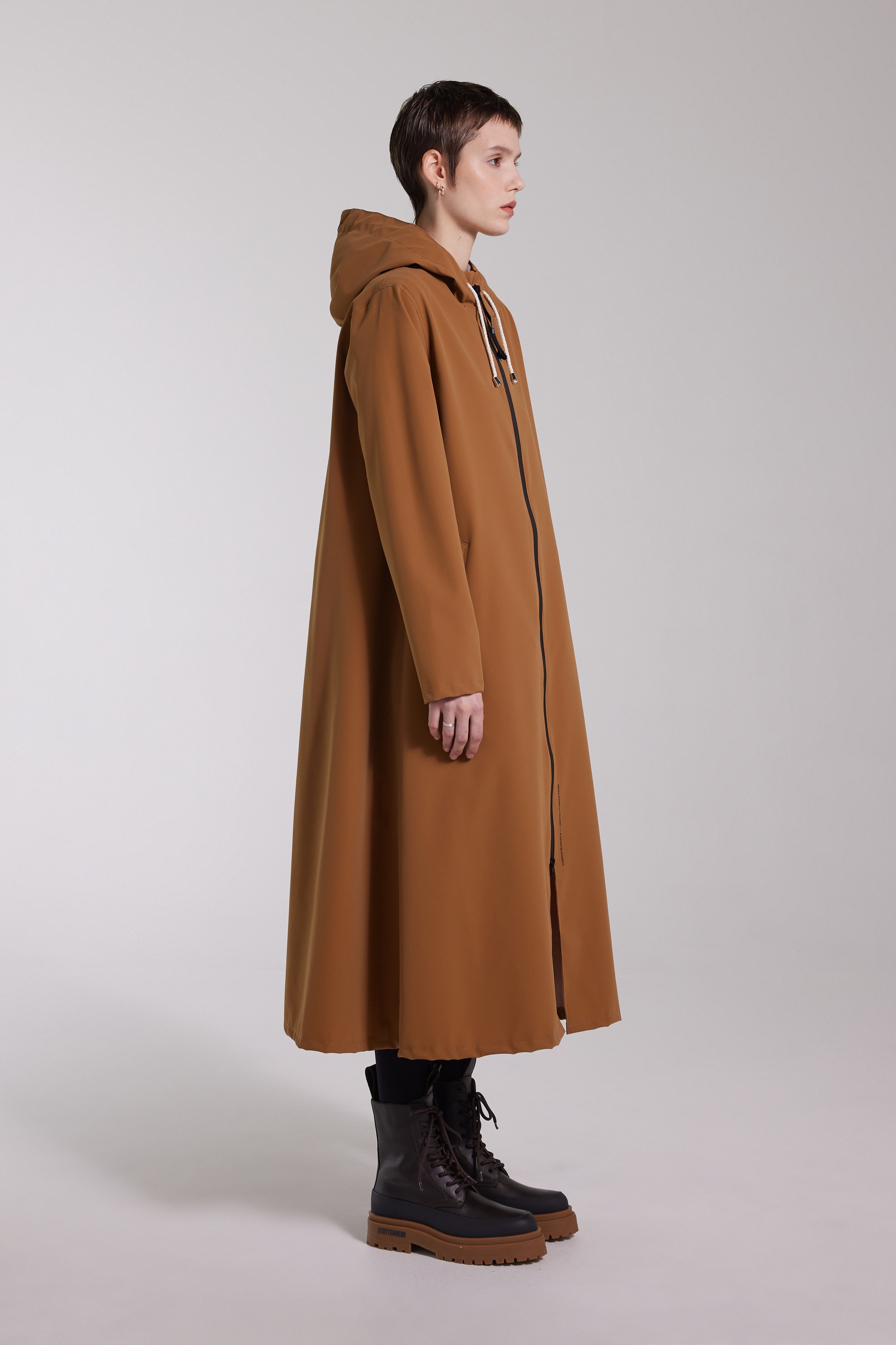 Mosebacke Long Lightweight Matte Zip Raincoat Cognac - 5