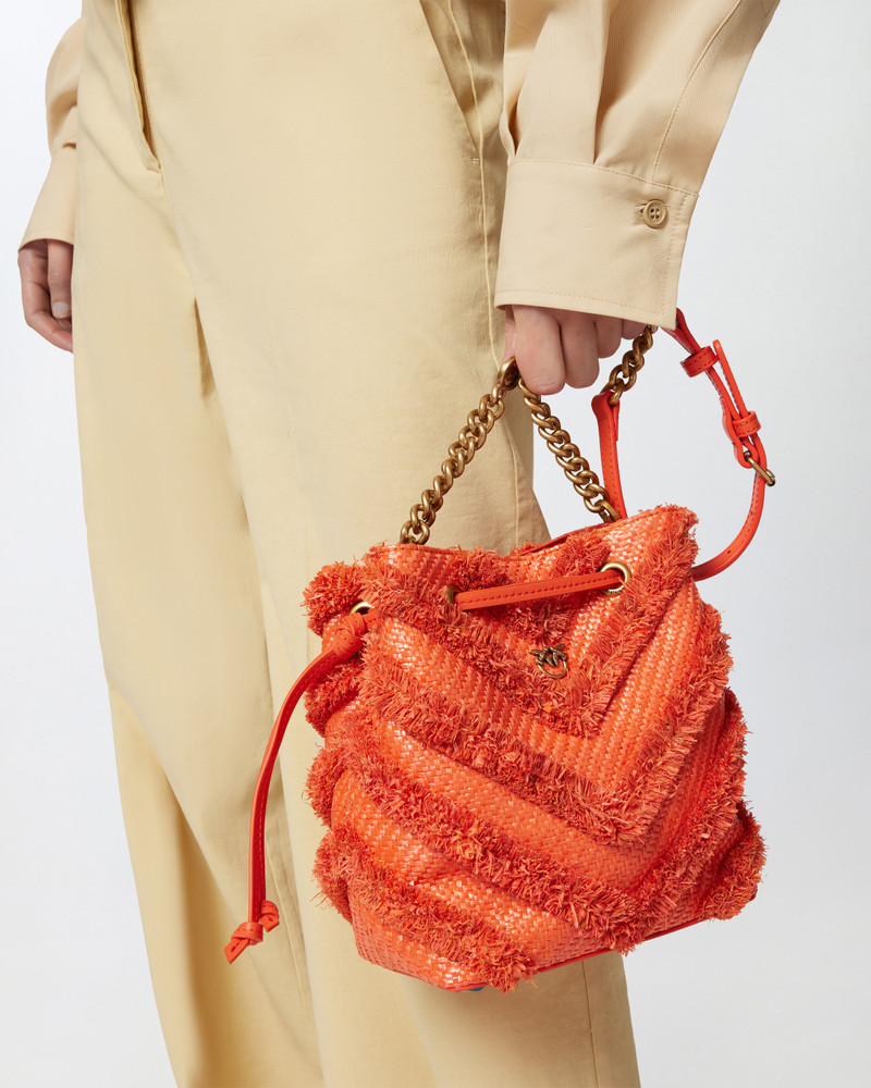 SMALL BUCKET BAG IN FRAYED RAFFIA 6