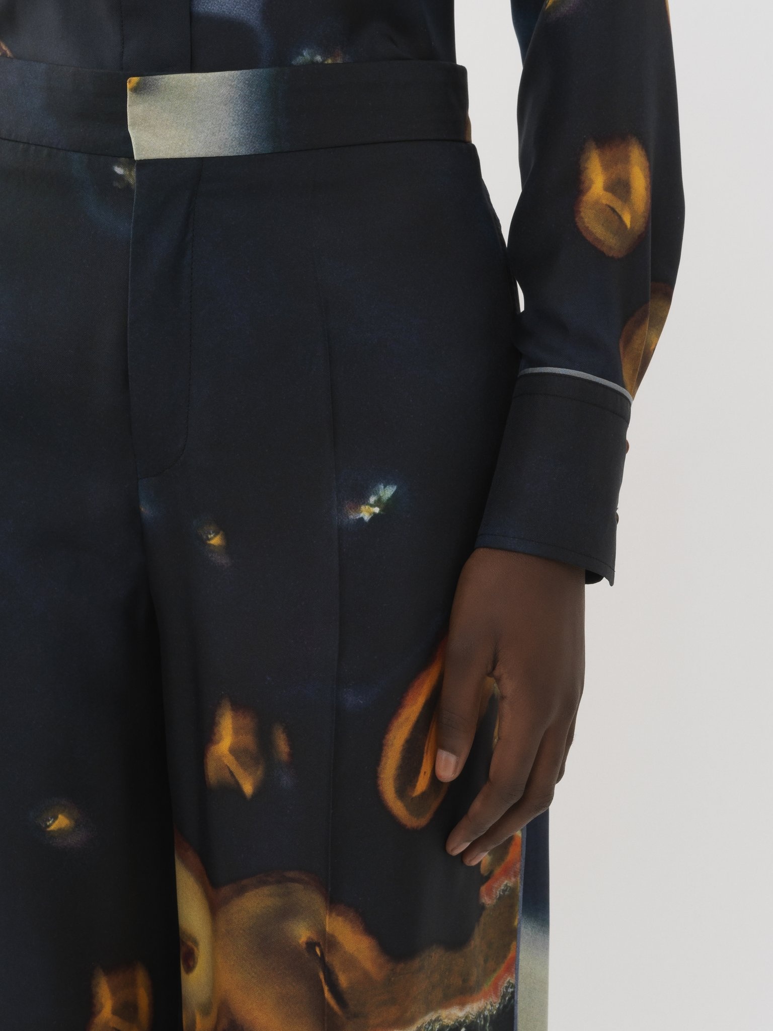 PANTS WITH PRINT - 5