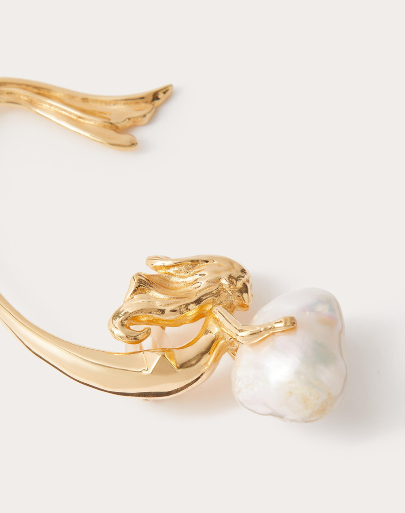 Valentino METAMORPHOS SIREN METAL AND PEARL SINGLE EARCUFF outlook