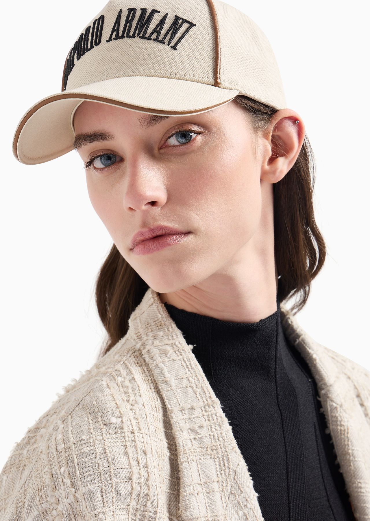 Canvas baseball cap with oversized embroidered logo - 3