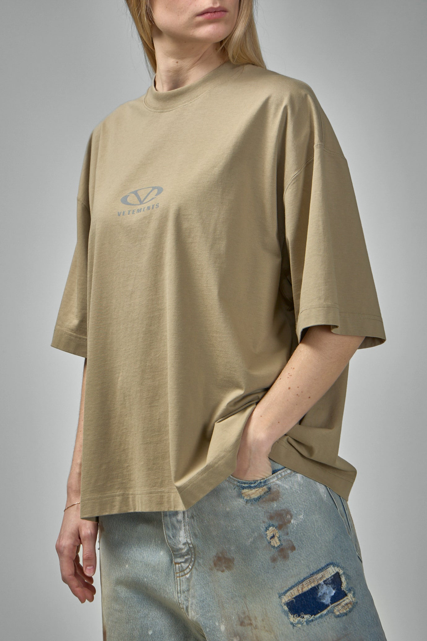 Oval Logo Cropped Boxy T-Shirt - 4