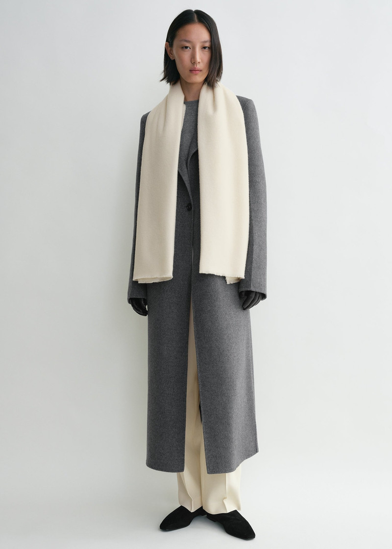Totême Wide classic wool scarf ivory outlook
